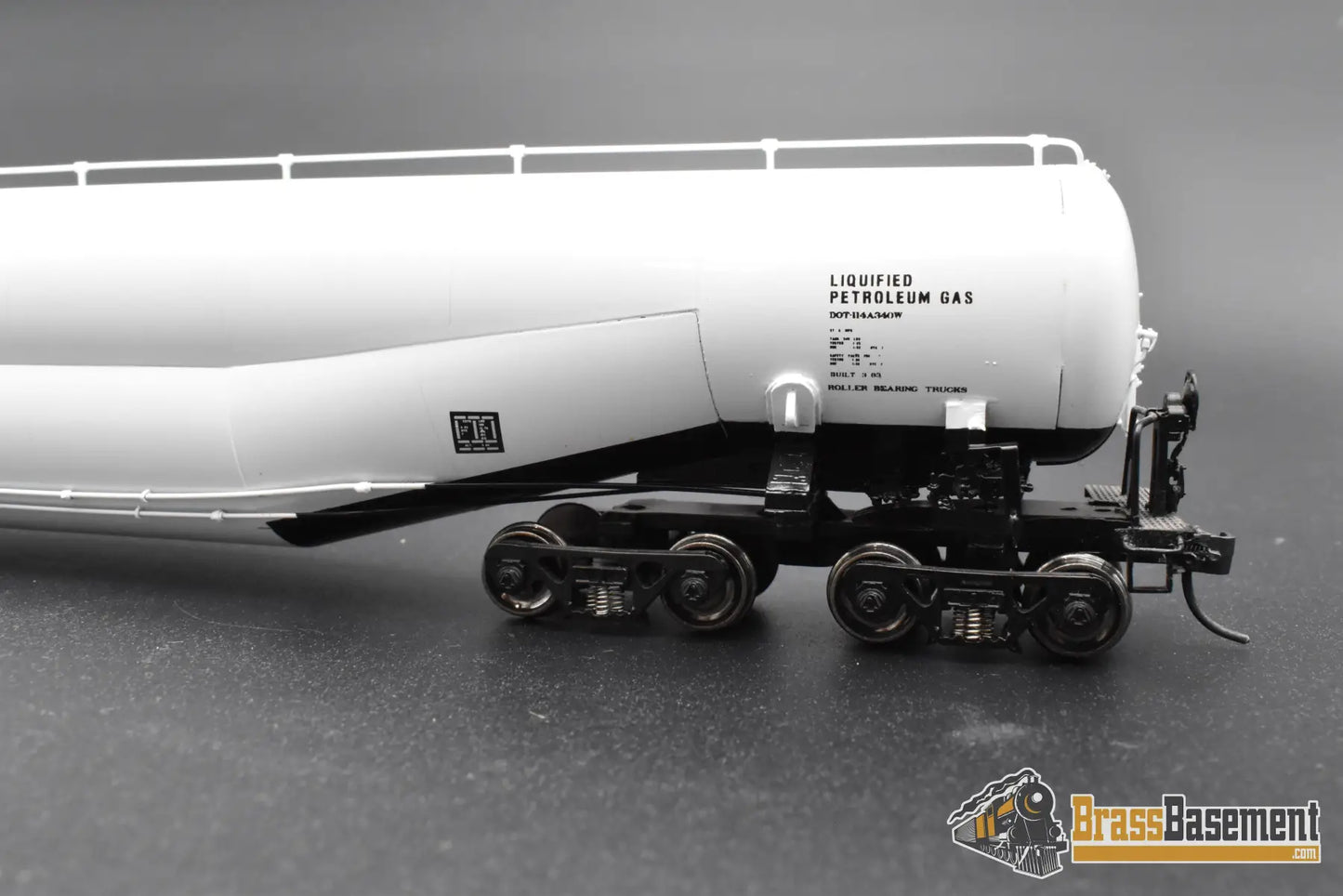 HO Brass – OMI 1352.1 UTLX Union Tank Car 89’ Jumbo Tank Car – #83699 – F/P White – Mint Freight Car
