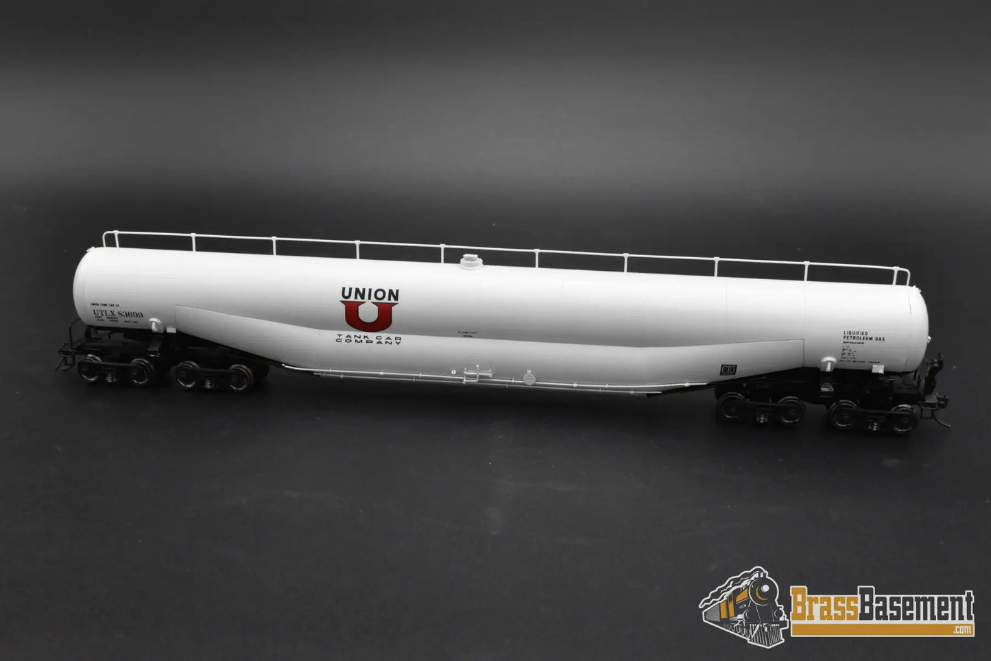 HO Brass – OMI 1352.1 UTLX Union Tank Car 89’ Jumbo Tank Car – #83699 – F/P White – Mint Freight Car