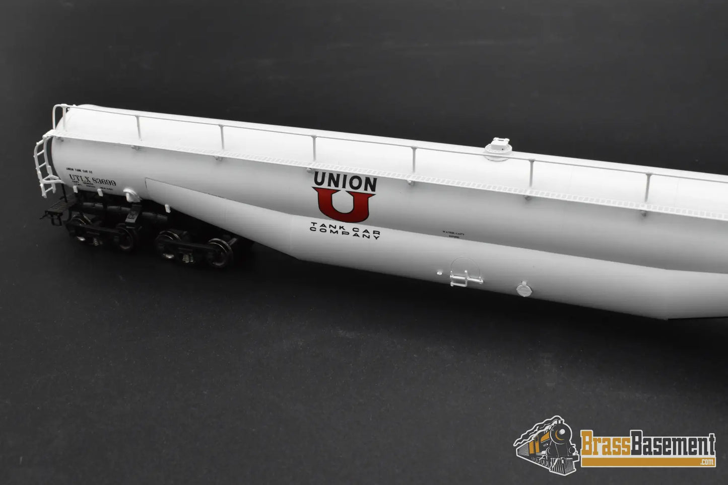 HO Brass – OMI 1352.1 UTLX Union Tank Car 89’ Jumbo Tank Car – #83699 – F/P White – Mint Freight Car