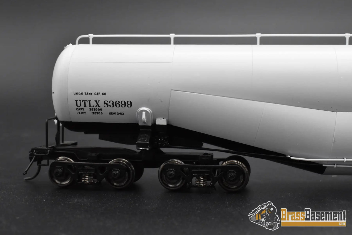 HO Brass – OMI 1352.1 UTLX Union Tank Car 89’ Jumbo Tank Car – #83699 – F/P White – Mint Freight Car