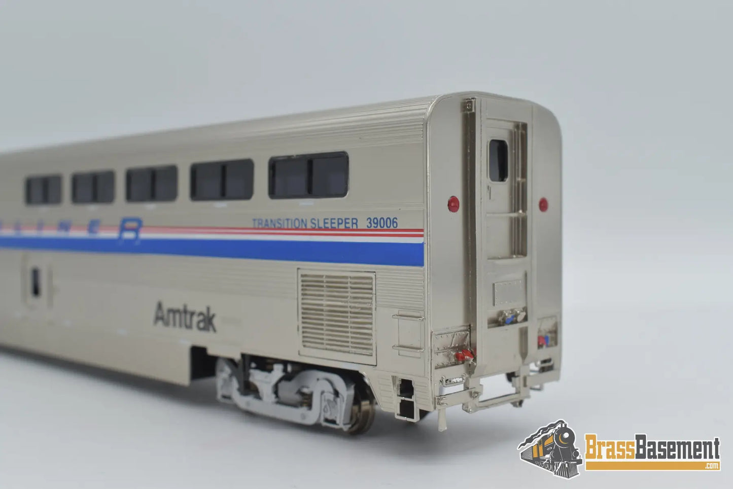 Ho Brass - Omi 3335.1 Amtrak Superliner Ii Transition Sleeper #39006 Factory Paint Passenger