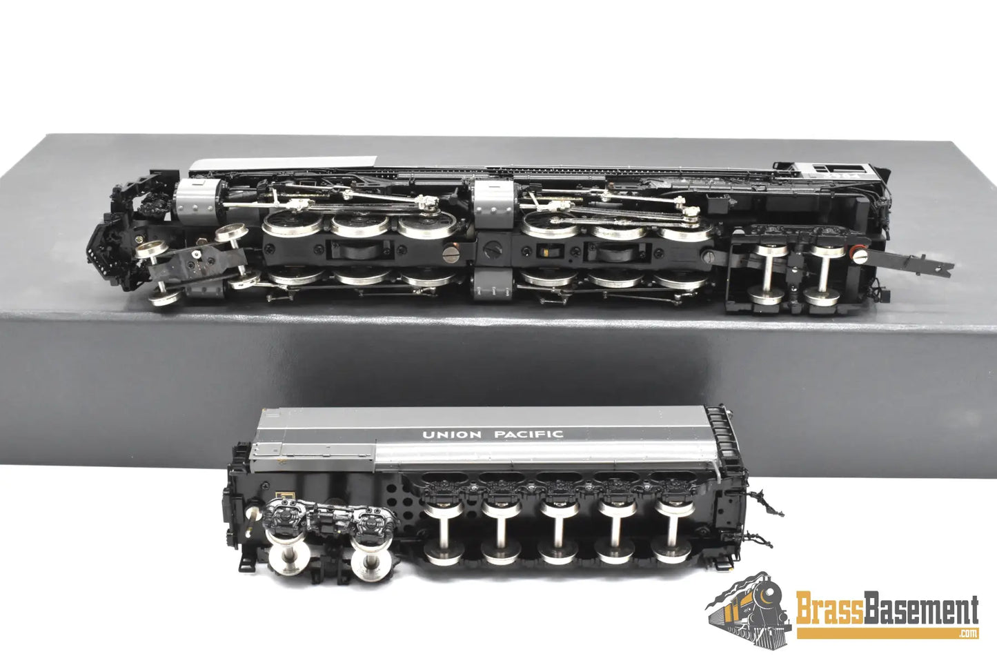 HO Brass - PFM Tenshodo Union Pacific UP 4-6-6-4 Challenger #3984 Two Tone Gray Gray Stripe w/ Deflectors - Oil - 1982