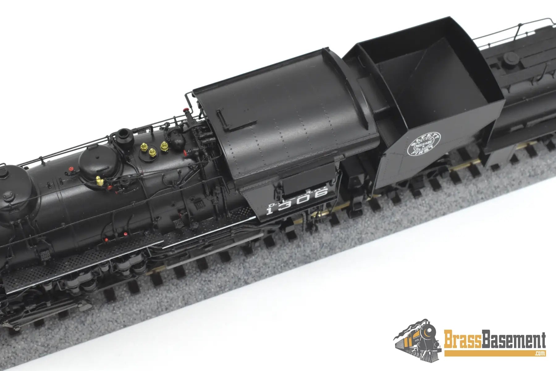 HO Brass - PSC 17042-1 DM&IR 2-8-2 Black Boiler #1306 Coffin FWH - RARE Steam