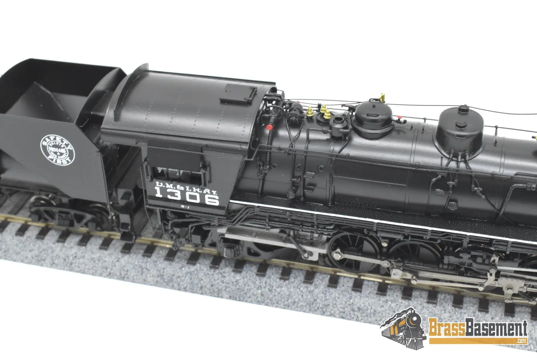 HO Brass - PSC 17042-1 DM&IR 2-8-2 Black Boiler #1306 Coffin FWH - RARE Steam