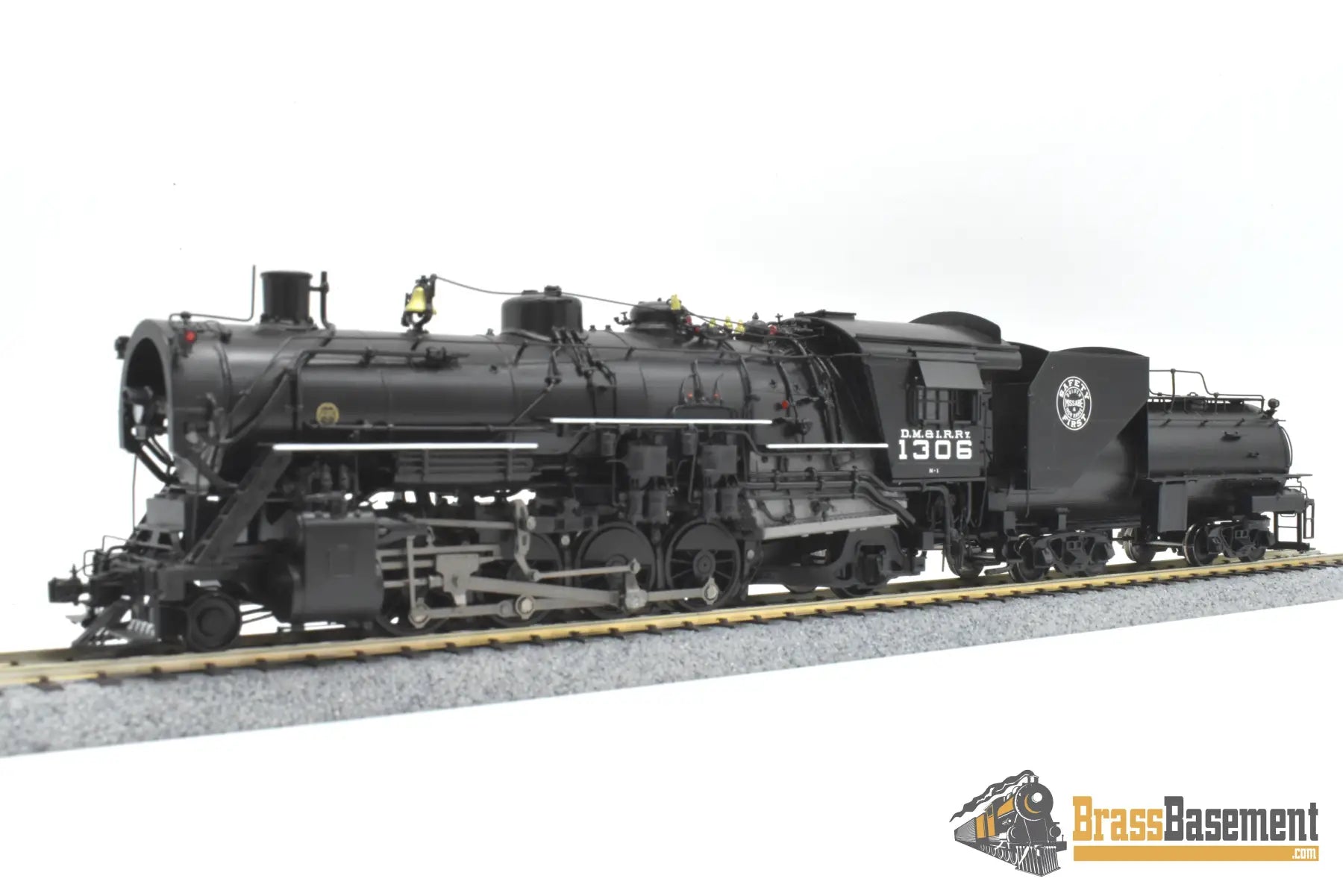 HO Brass - PSC 17042-1 DM&IR 2-8-2 Black Boiler #1306 Coffin FWH - RARE Steam