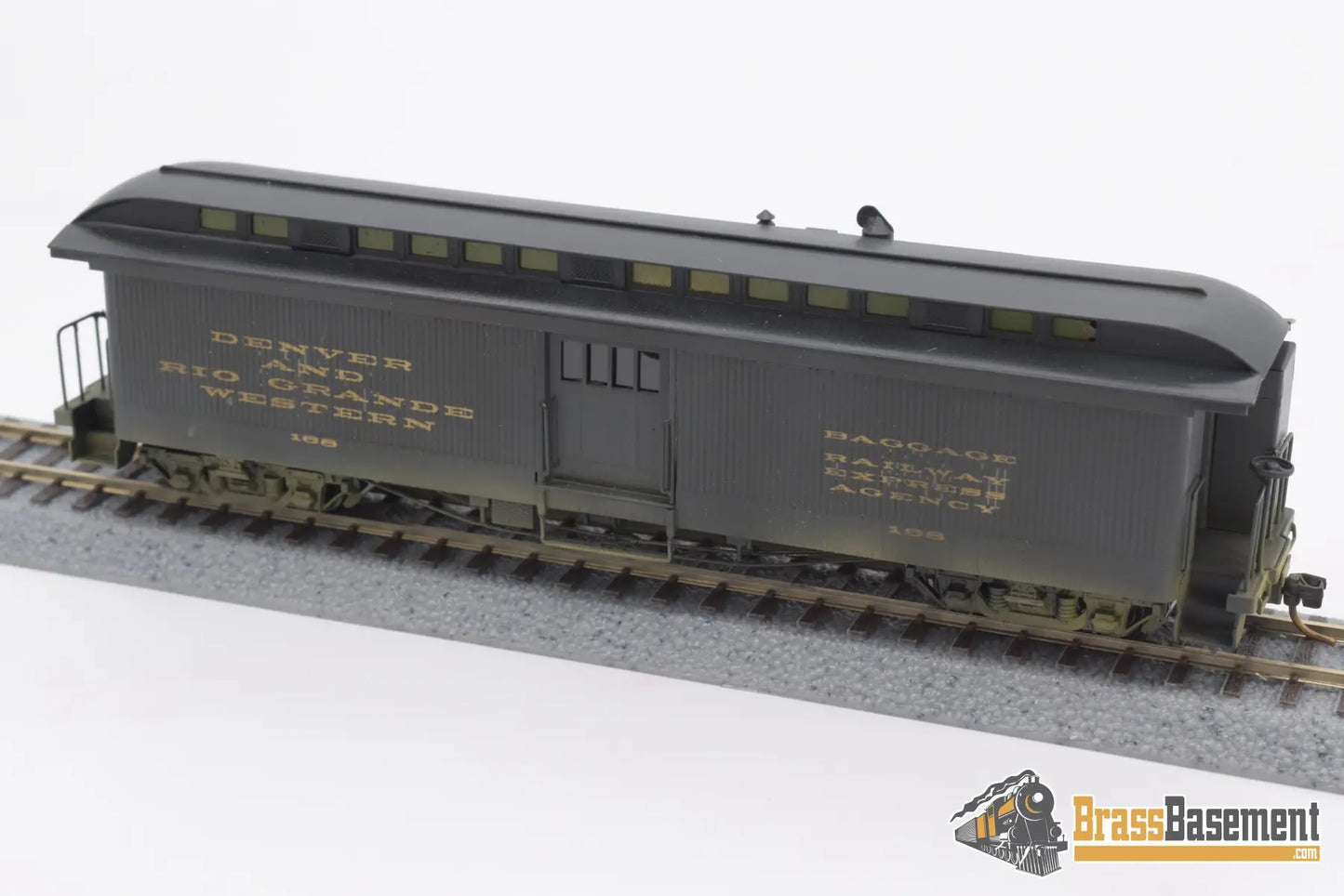 Hon3 Brass - Soho Drgw #168 Baggage W/ Light Power Unit Painted Passenger
