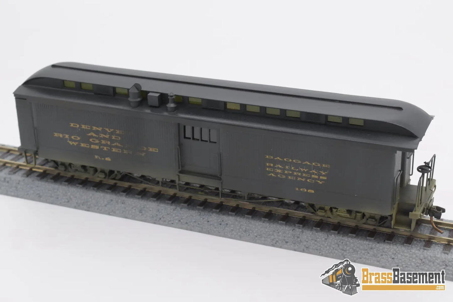 Hon3 Brass - Soho Drgw #168 Baggage W/ Light Power Unit Painted Passenger