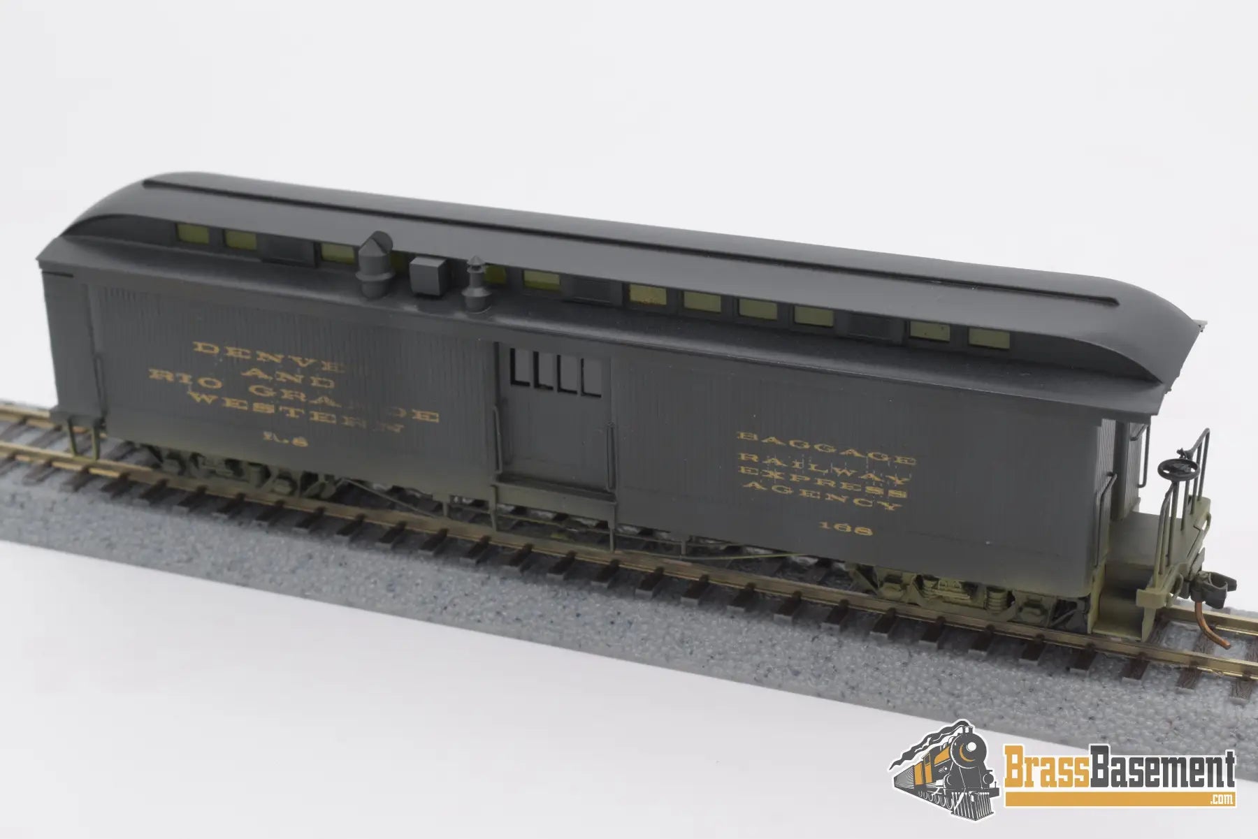 Hon3 Brass - Soho Drgw #168 Baggage W/ Light Power Unit Painted Passenger