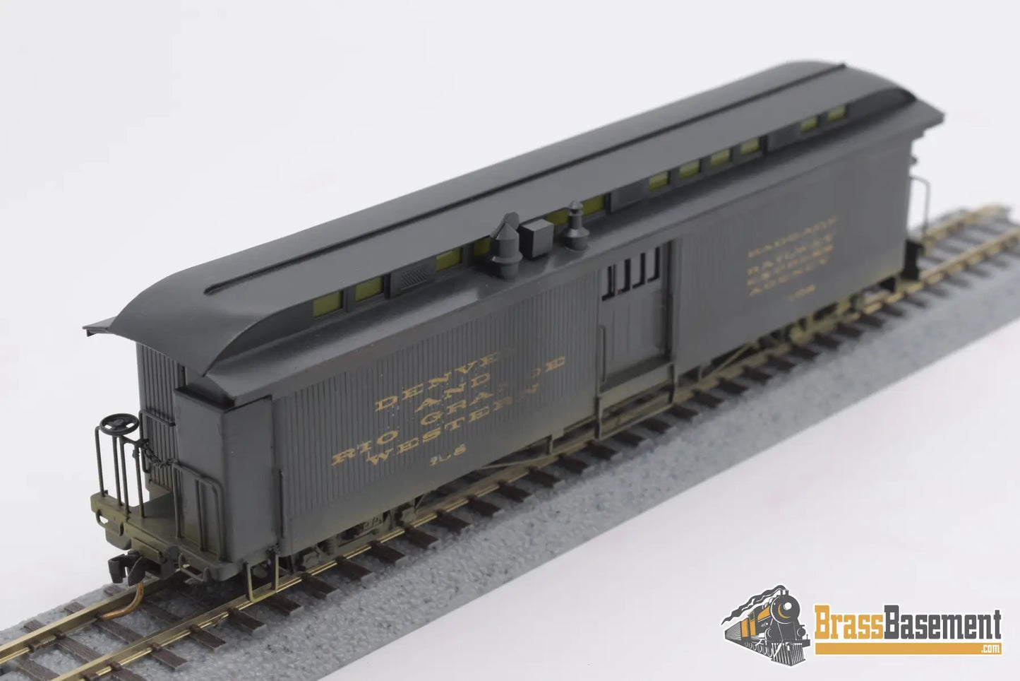 Hon3 Brass - Soho Drgw #168 Baggage W/ Light Power Unit Painted Passenger