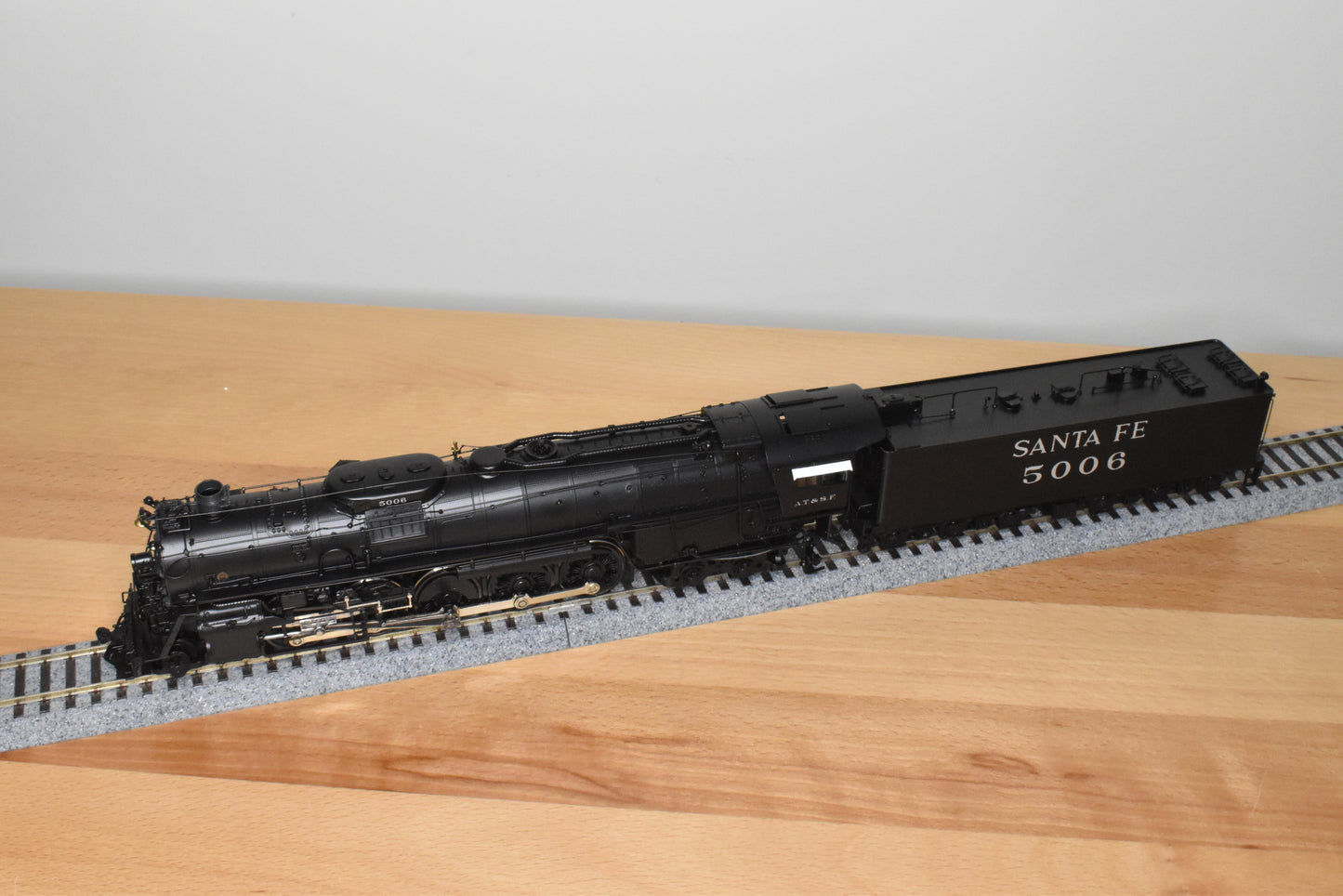 HO Brass - Hallmark 069D ATSF Santa Fe 2-10-4 #5006 - Samhongsa FP Commonwealth Tender Trks