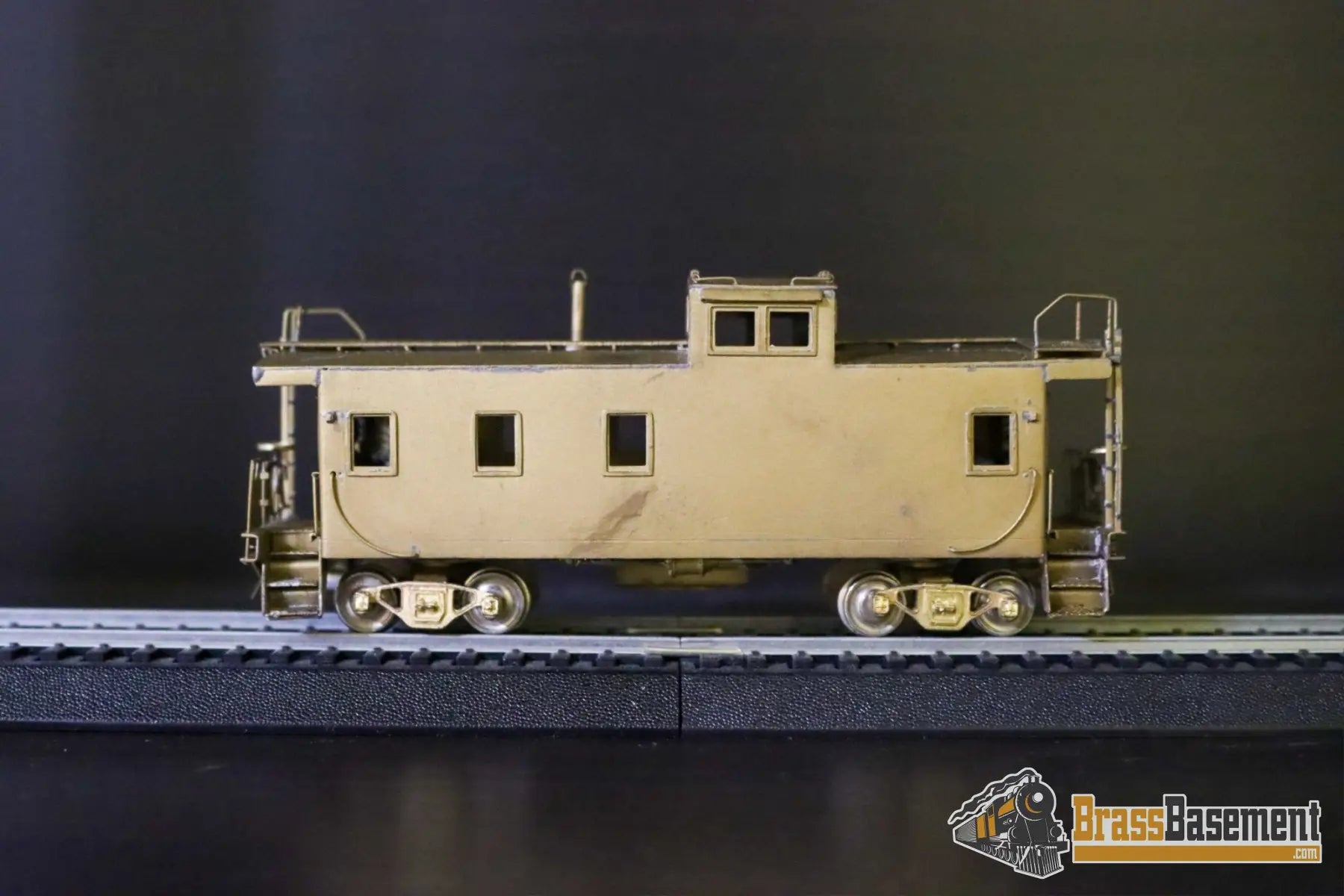 Budget Brass - HO Overland Great Northern 1945 Steel Caboose - Unpainted