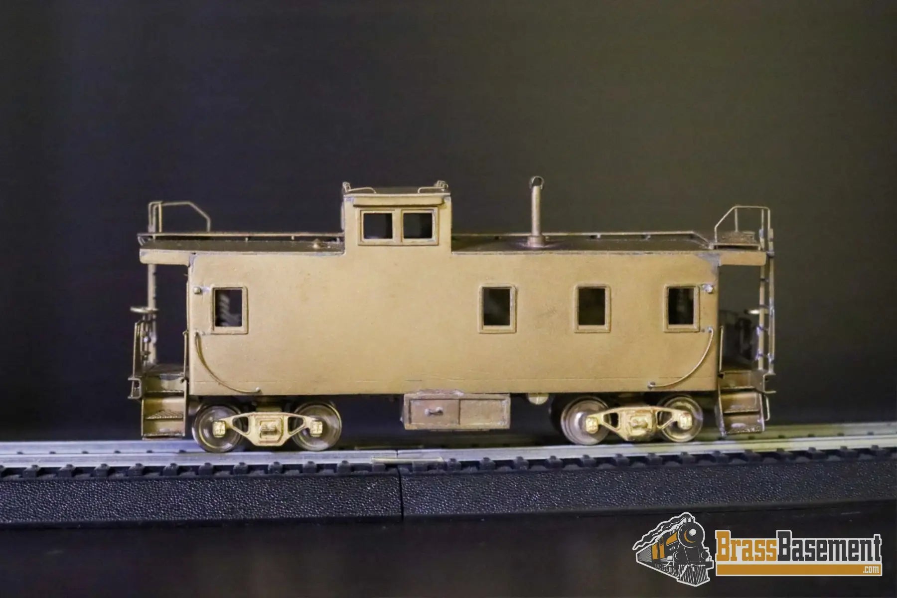 Budget Brass - HO Overland Great Northern 1945 Steel Caboose - Unpainted