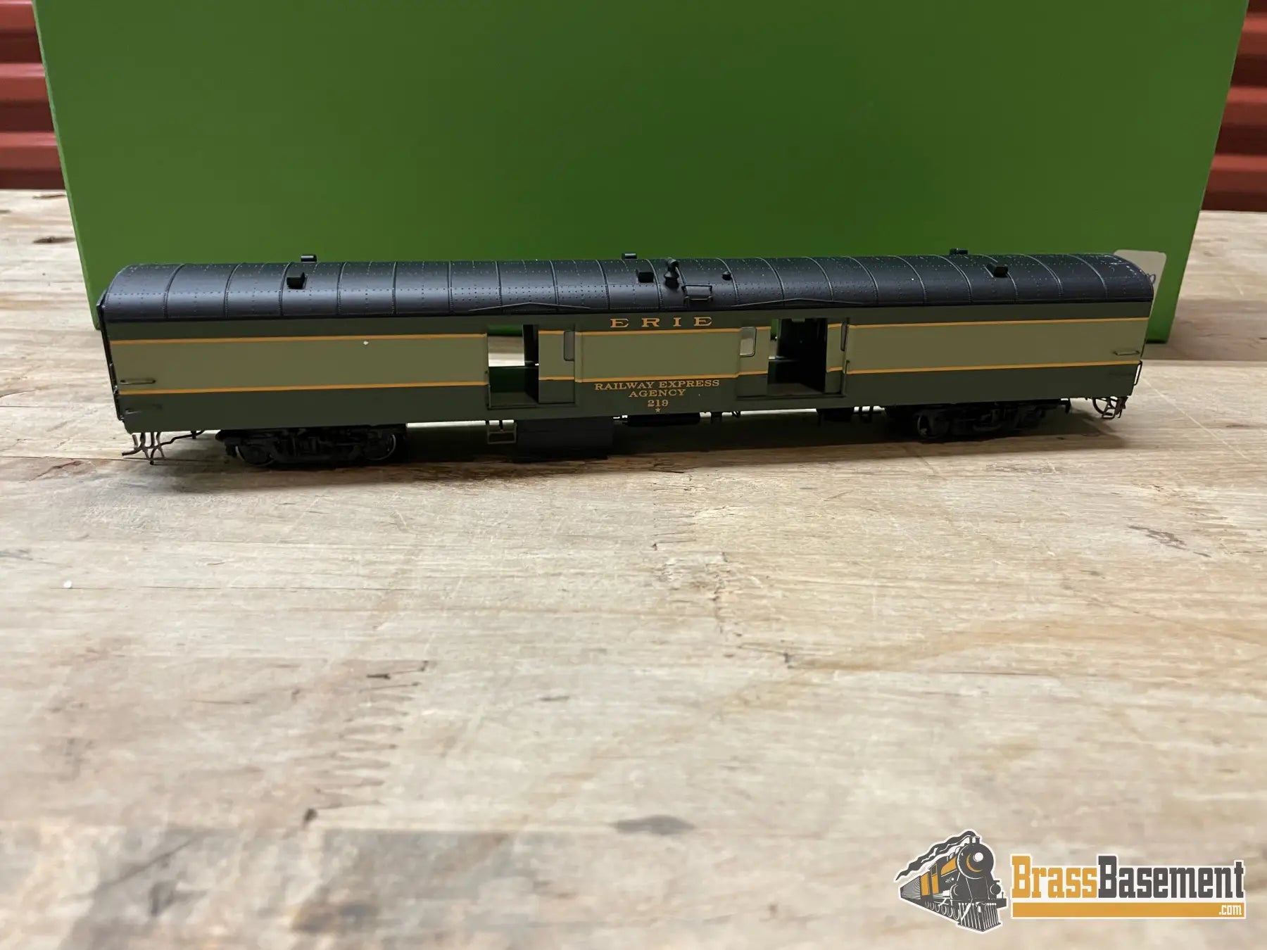 Budget Ho - Rapido Erie Railroad Baggage - Express Car Sliding Doors Passenger