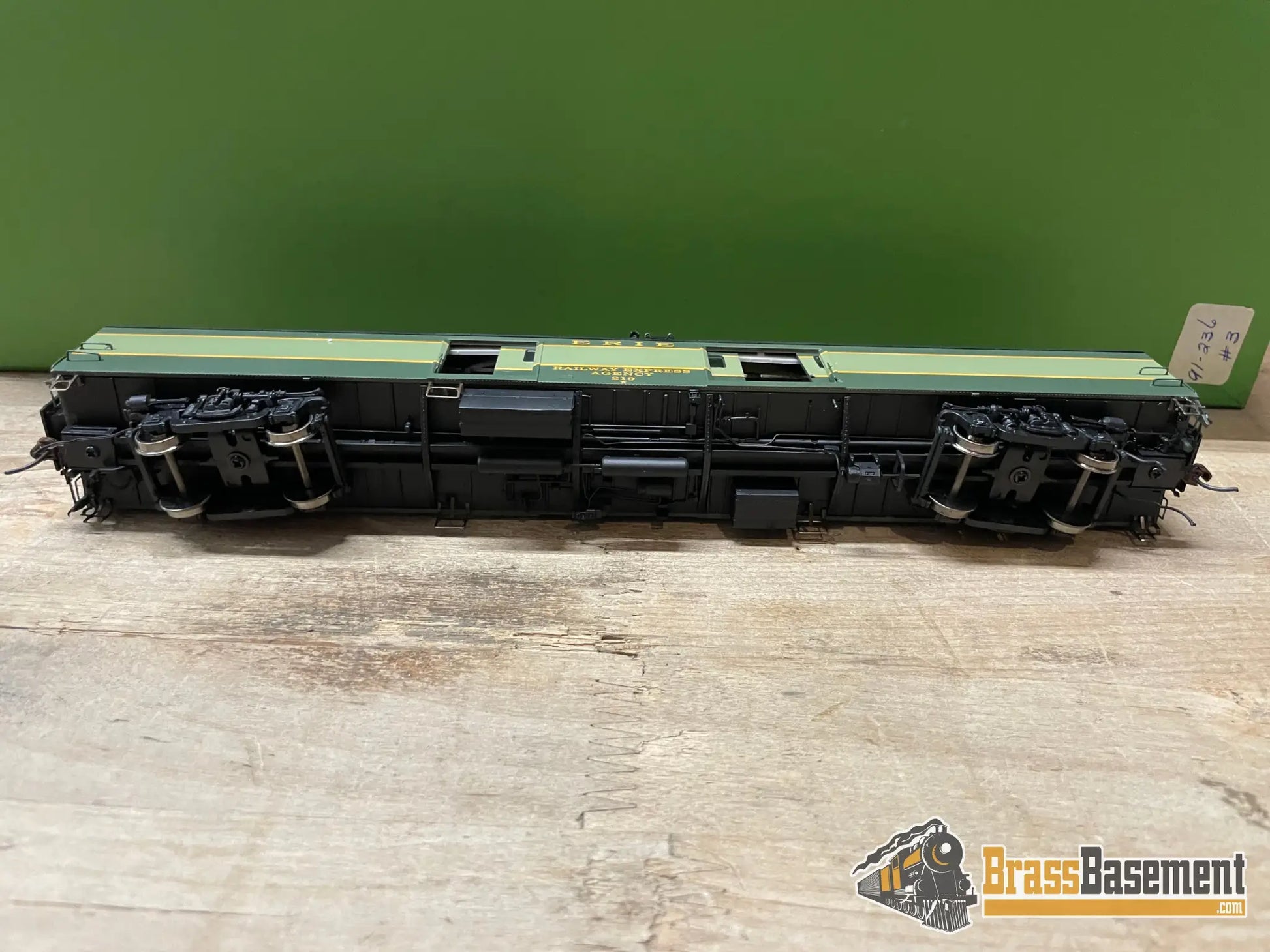 Budget Ho - Rapido Erie Railroad Baggage - Express Car Sliding Doors Passenger