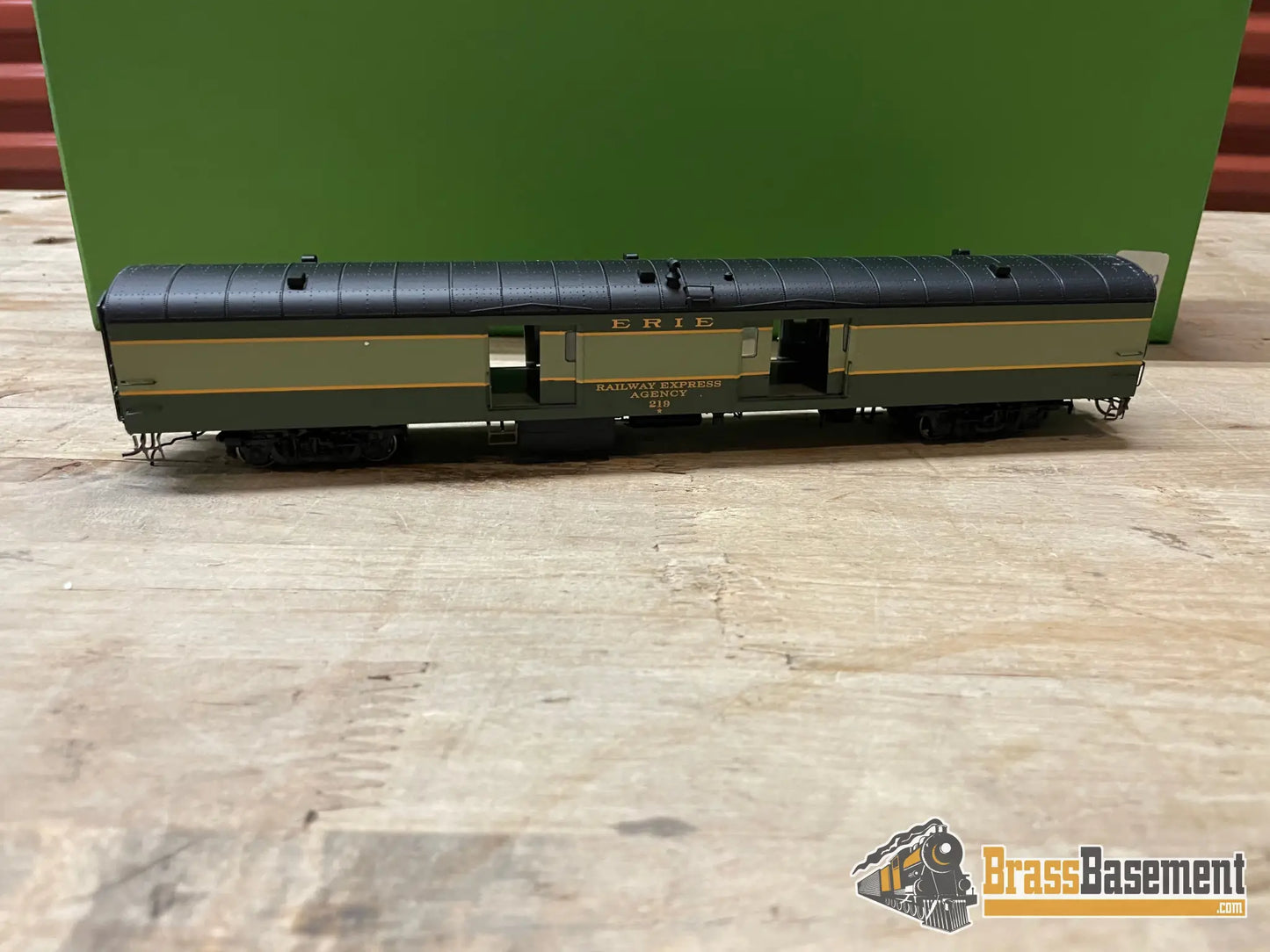 Budget Ho - Rapido Erie Railroad Baggage - Express Car Sliding Doors Passenger