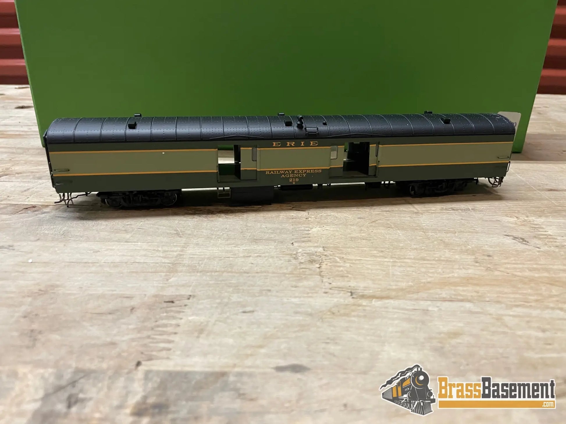 Budget Ho - Rapido Erie Railroad Baggage - Express Car Sliding Doors Passenger