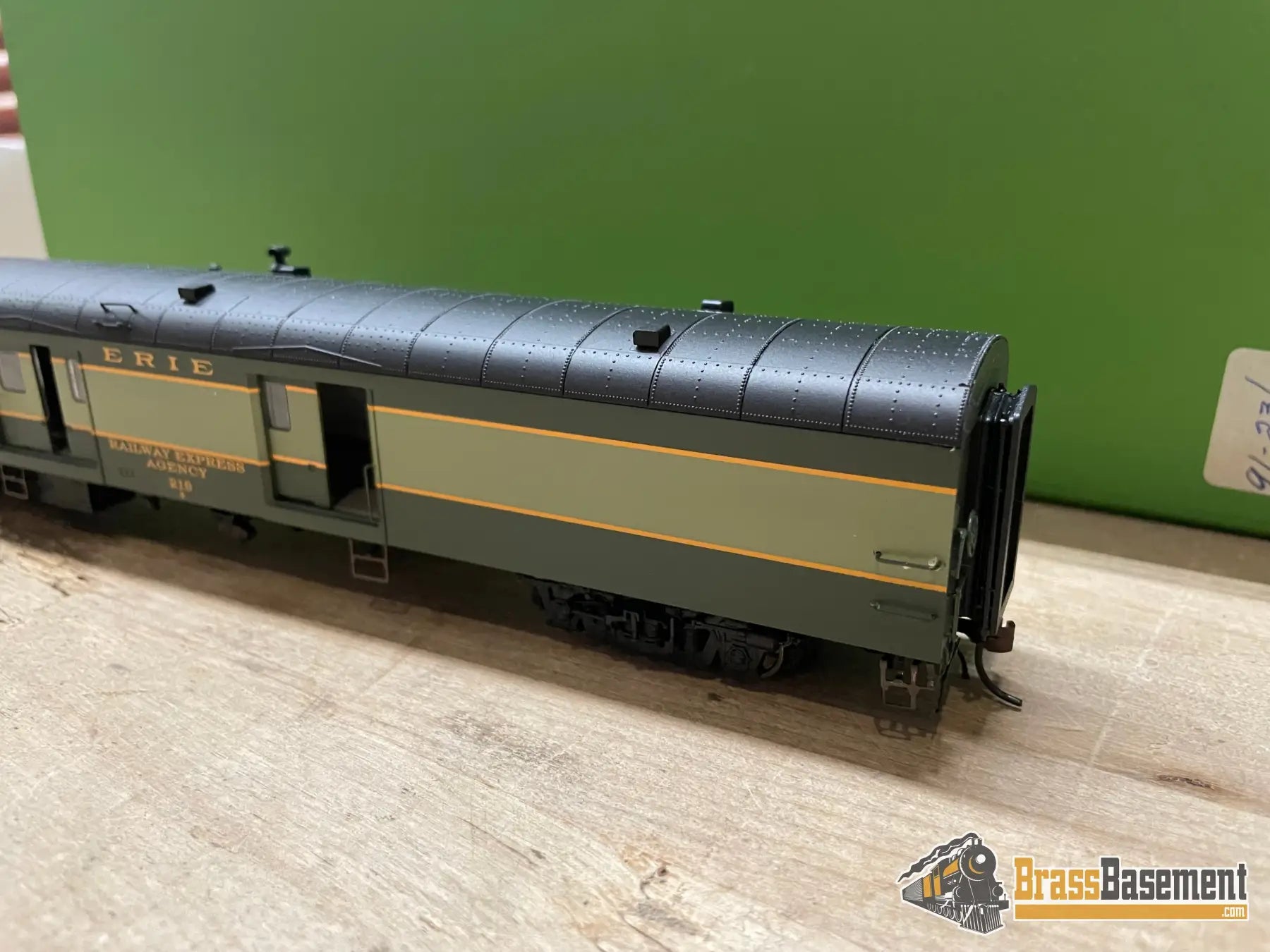 Budget Ho - Rapido Erie Railroad Baggage - Express Car Sliding Doors Passenger