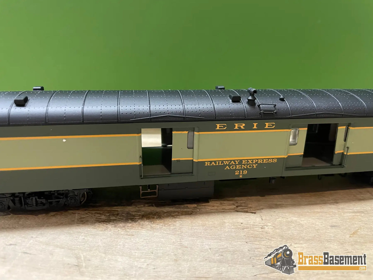 Budget Ho - Rapido Erie Railroad Baggage - Express Car Sliding Doors Passenger