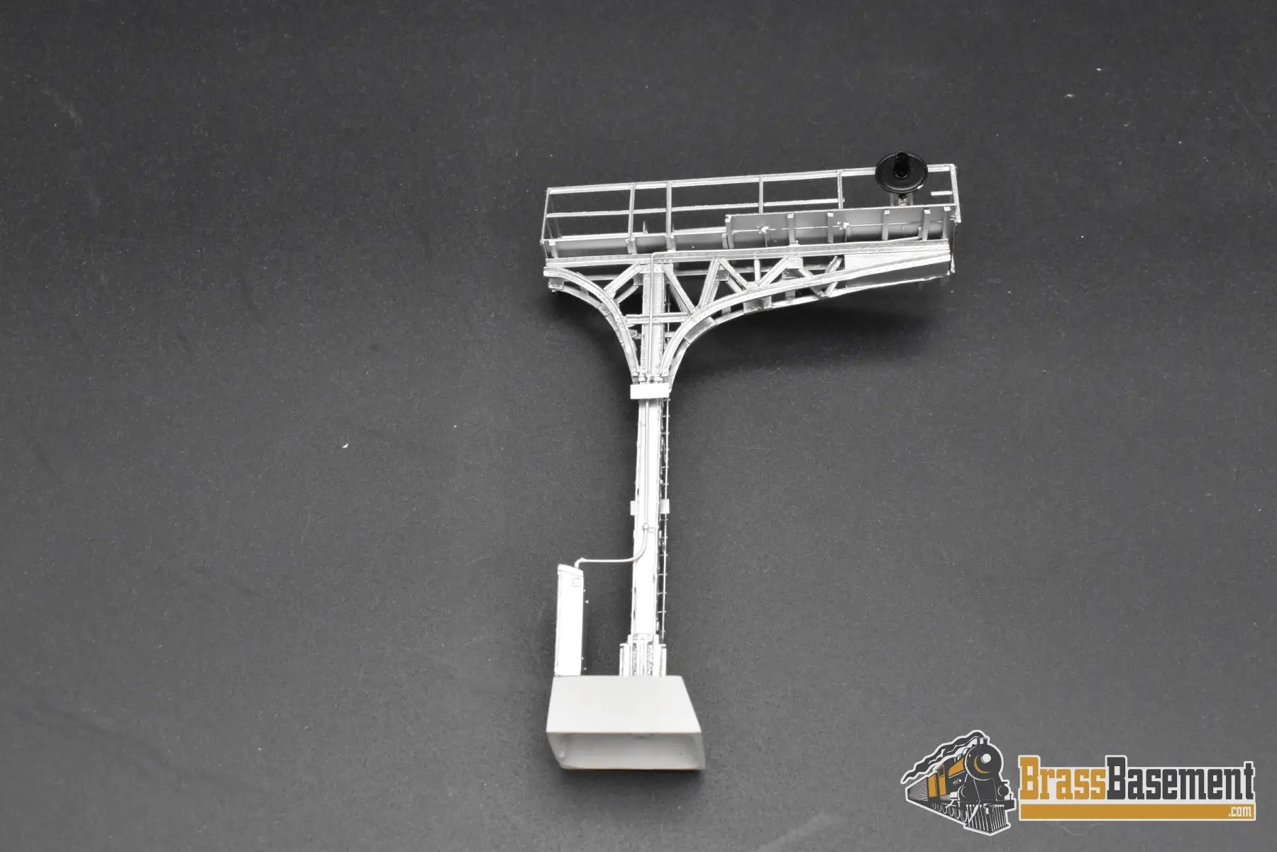 HO Brass – OMI 3484.2 Cantilever Signal Tower – F/P Silver w/ Black Face – Mint – Made in China Accessory