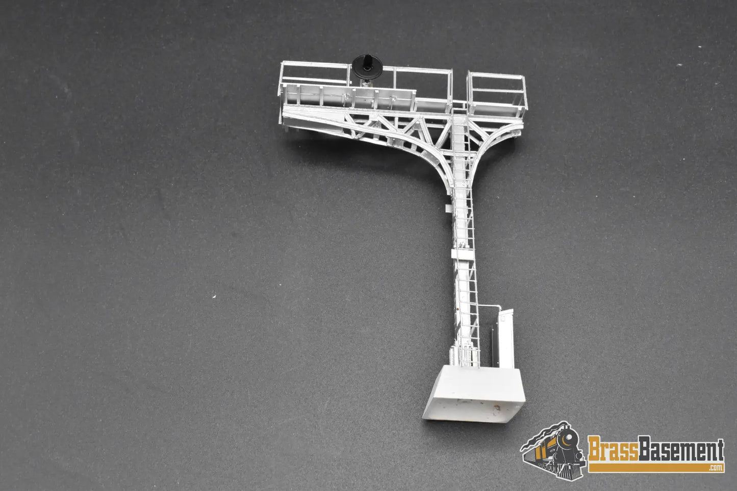 HO Brass – OMI 3484.2 Cantilever Signal Tower – F/P Silver w/ Black Face – Mint – Made in China Accessory