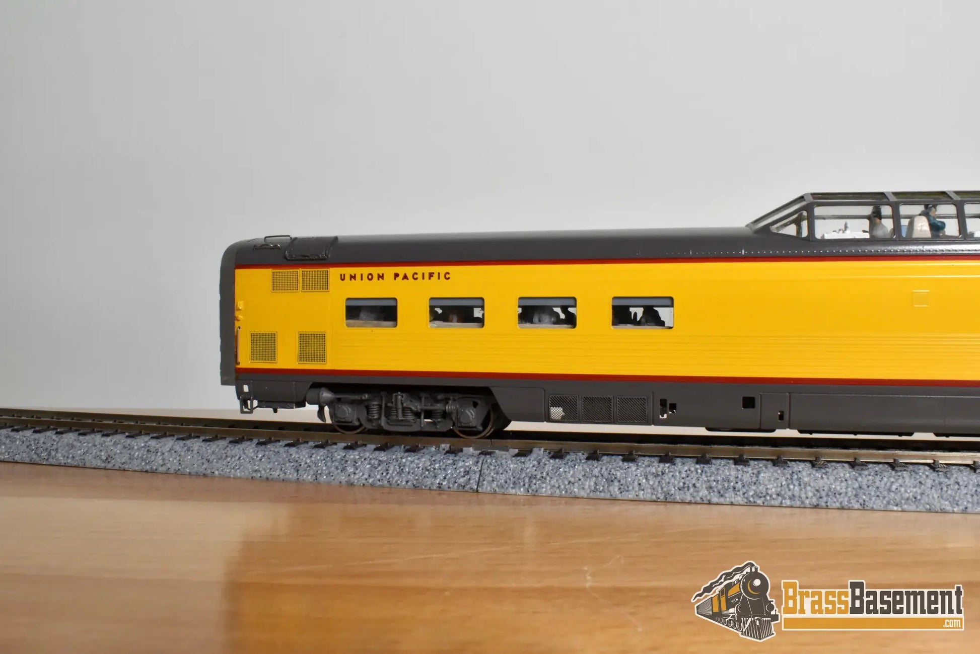HO Brass - Challenger Imports CIL 2207.1 Union Pacific ‘Train of Tomorrow’ - E7A #988 and 4 Domes - SUPER CUSTOM