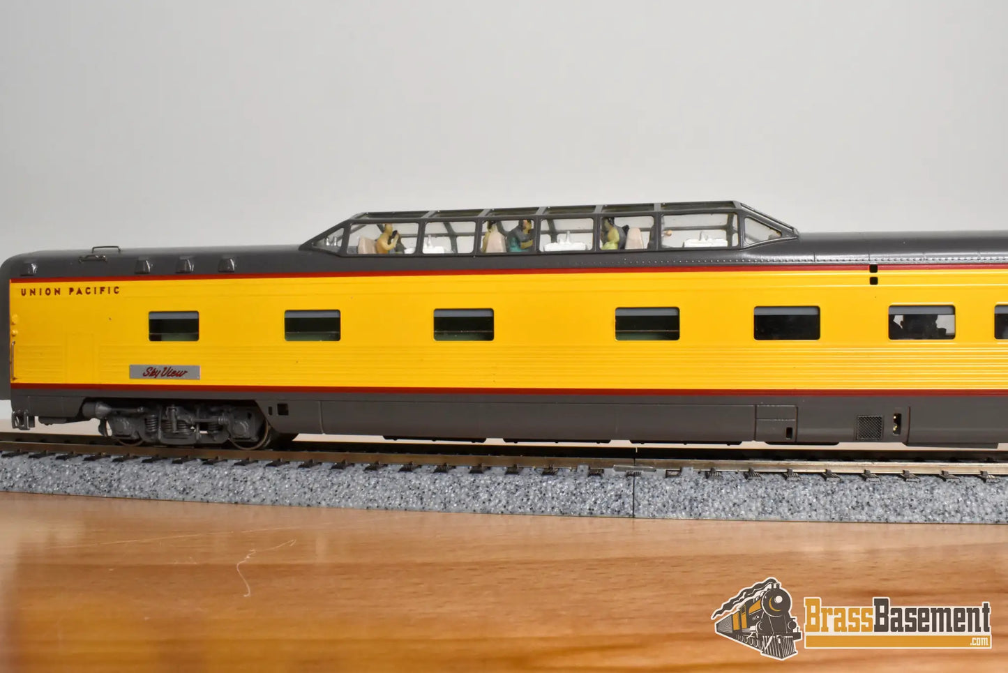 HO Brass - Challenger Imports CIL 2207.1 Union Pacific ‘Train of Tomorrow’ - E7A #988 and 4 Domes - SUPER CUSTOM