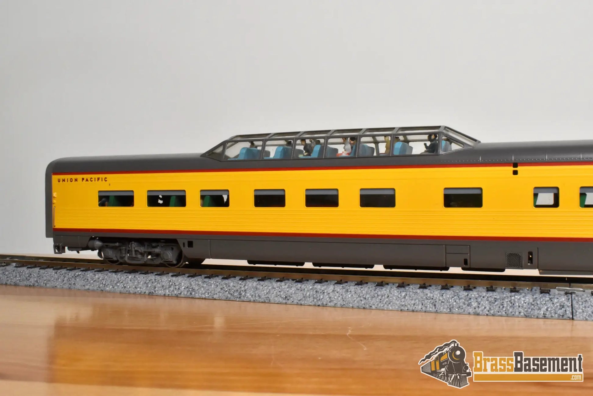 HO Brass - Challenger Imports CIL 2207.1 Union Pacific ‘Train of Tomorrow’ - E7A #988 and 4 Domes - SUPER CUSTOM