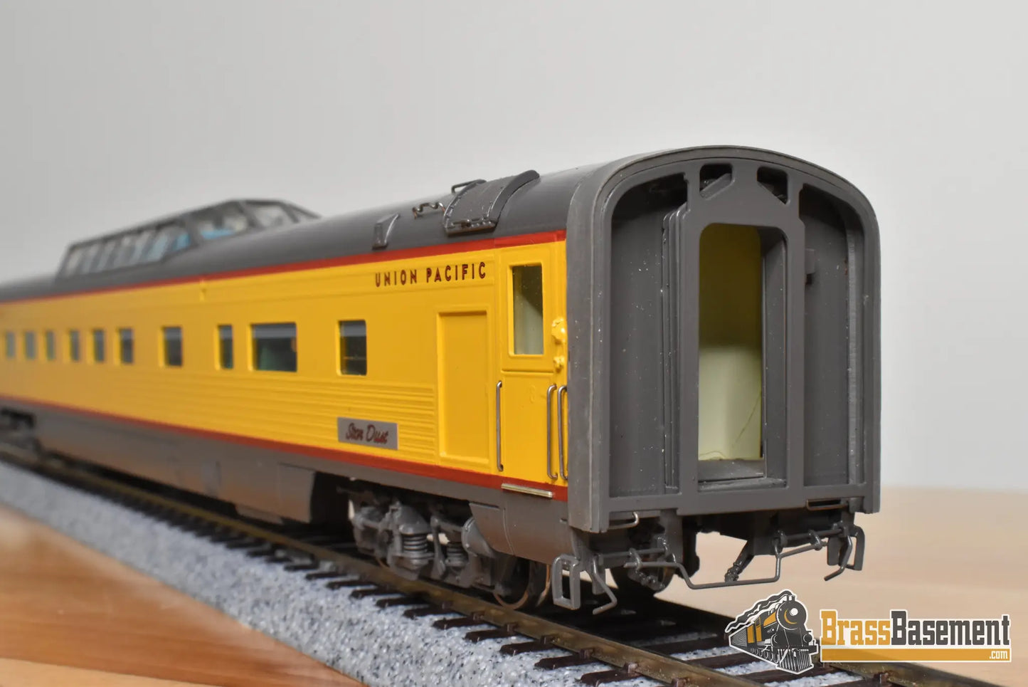 HO Brass - Challenger Imports CIL 2207.1 Union Pacific ‘Train of Tomorrow’ - E7A #988 and 4 Domes - SUPER CUSTOM