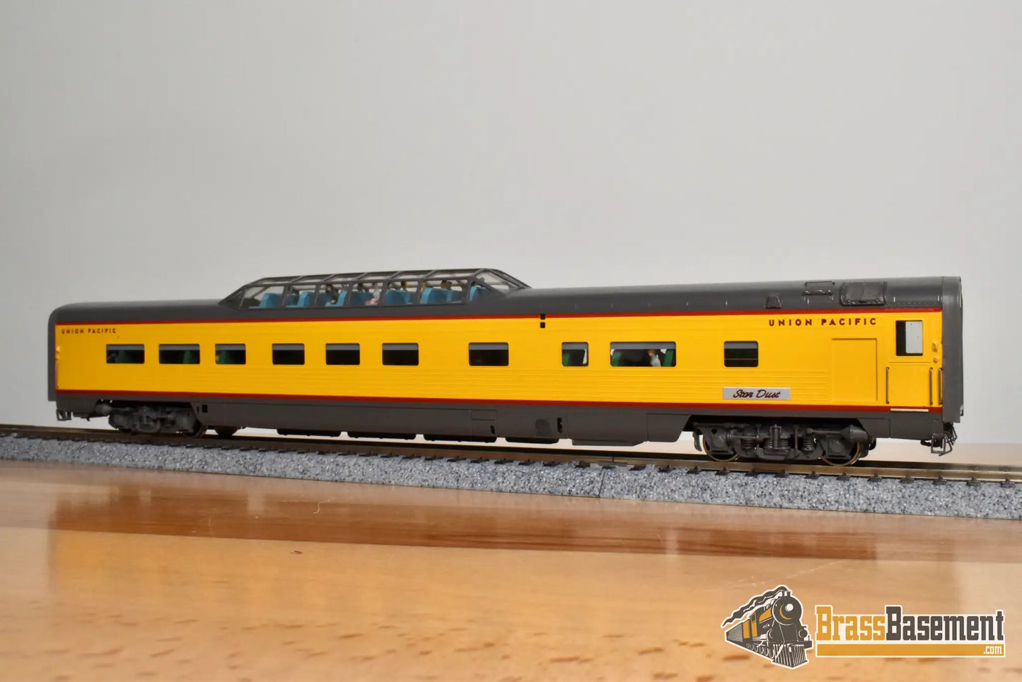 HO Brass - Challenger Imports CIL 2207.1 Union Pacific ‘Train of Tomorrow’ - E7A #988 and 4 Domes - SUPER CUSTOM