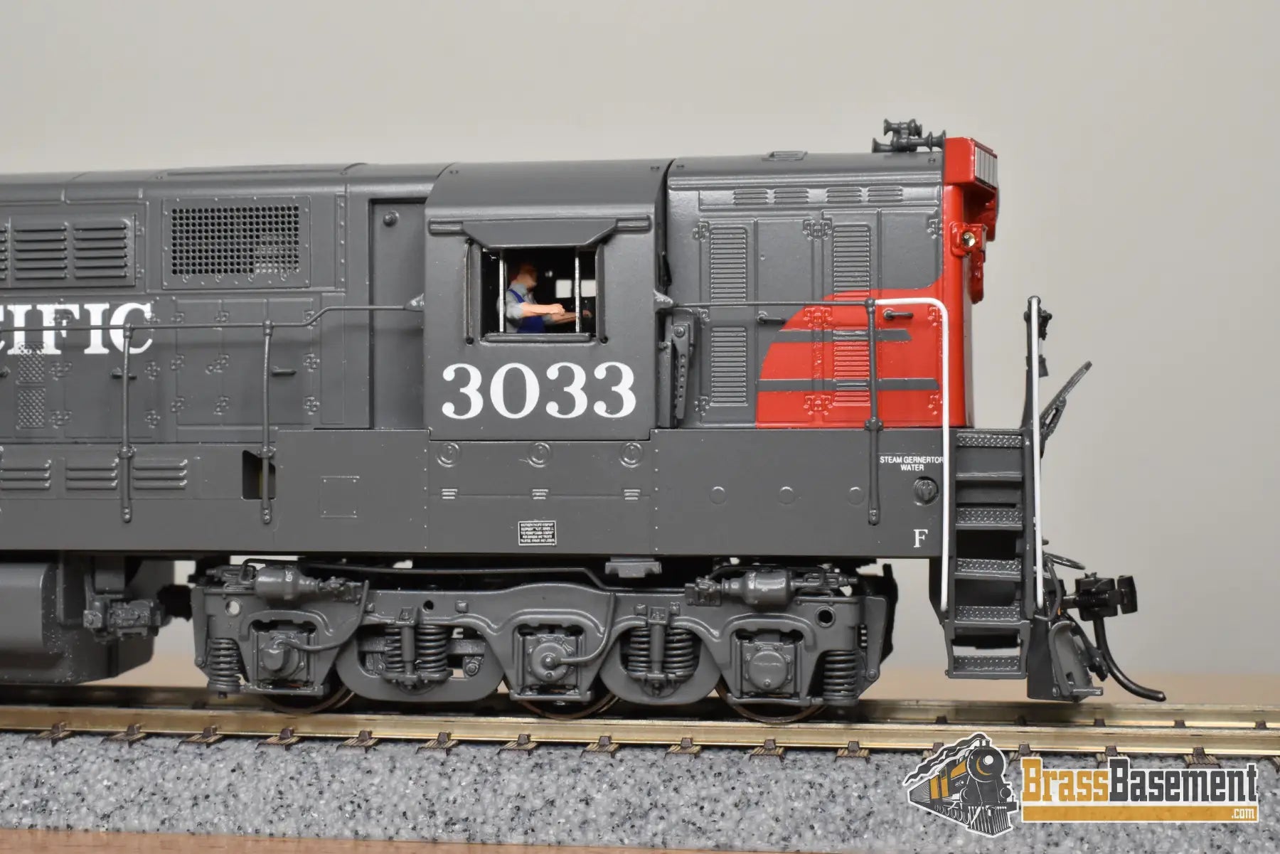 HO Brass - DP-704D Division Point Southern Pacific Trainmaster H-24-66 PH2 #3033 - F/P Diesel