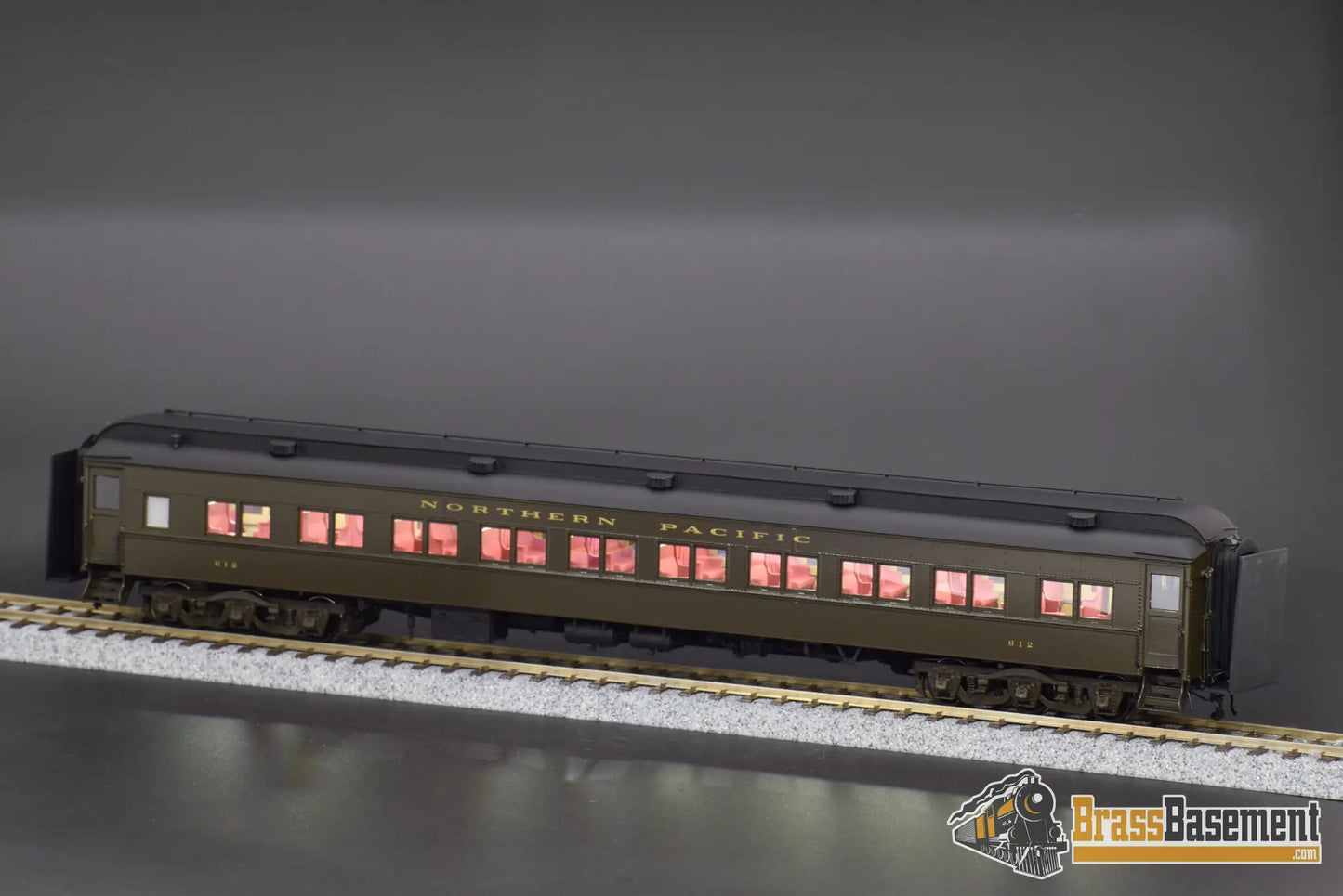 Ho Brass - Northern Pacific Coach #612 With Led Lighting And Full Interior Passenger