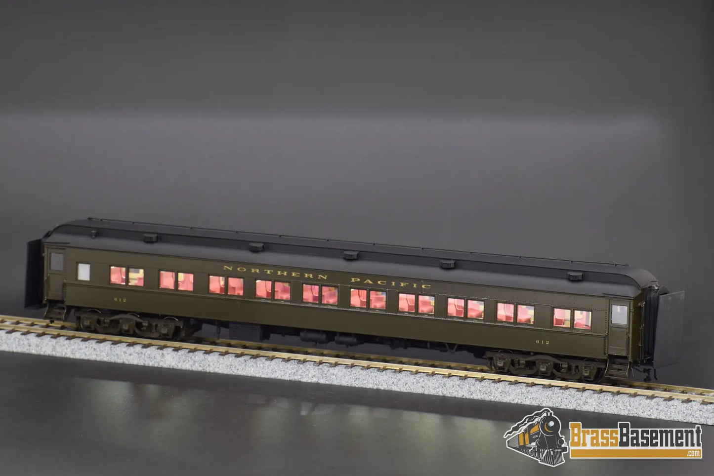 Ho Brass - Northern Pacific Coach #612 With Led Lighting And Full Interior Passenger