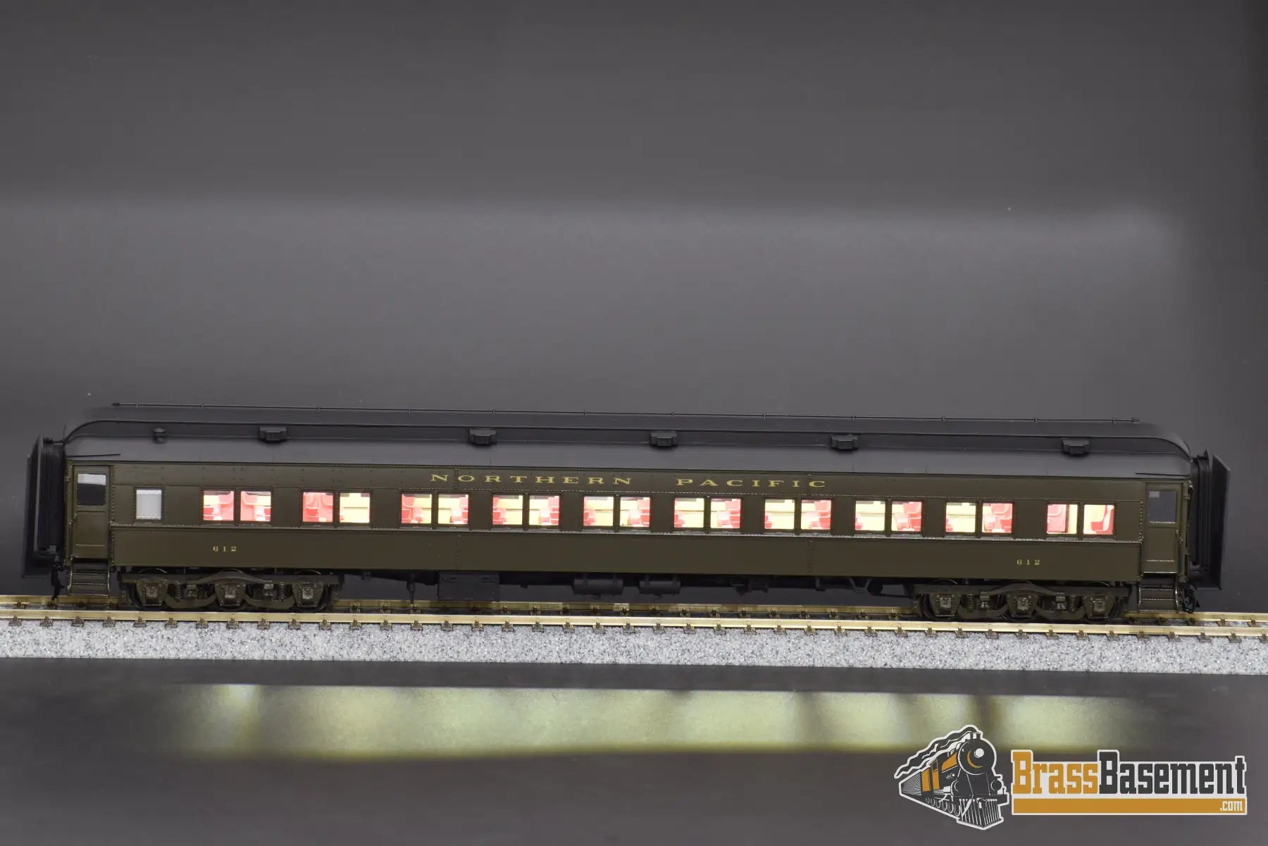 Ho Brass - Northern Pacific Coach #612 With Led Lighting And Full Interior Passenger