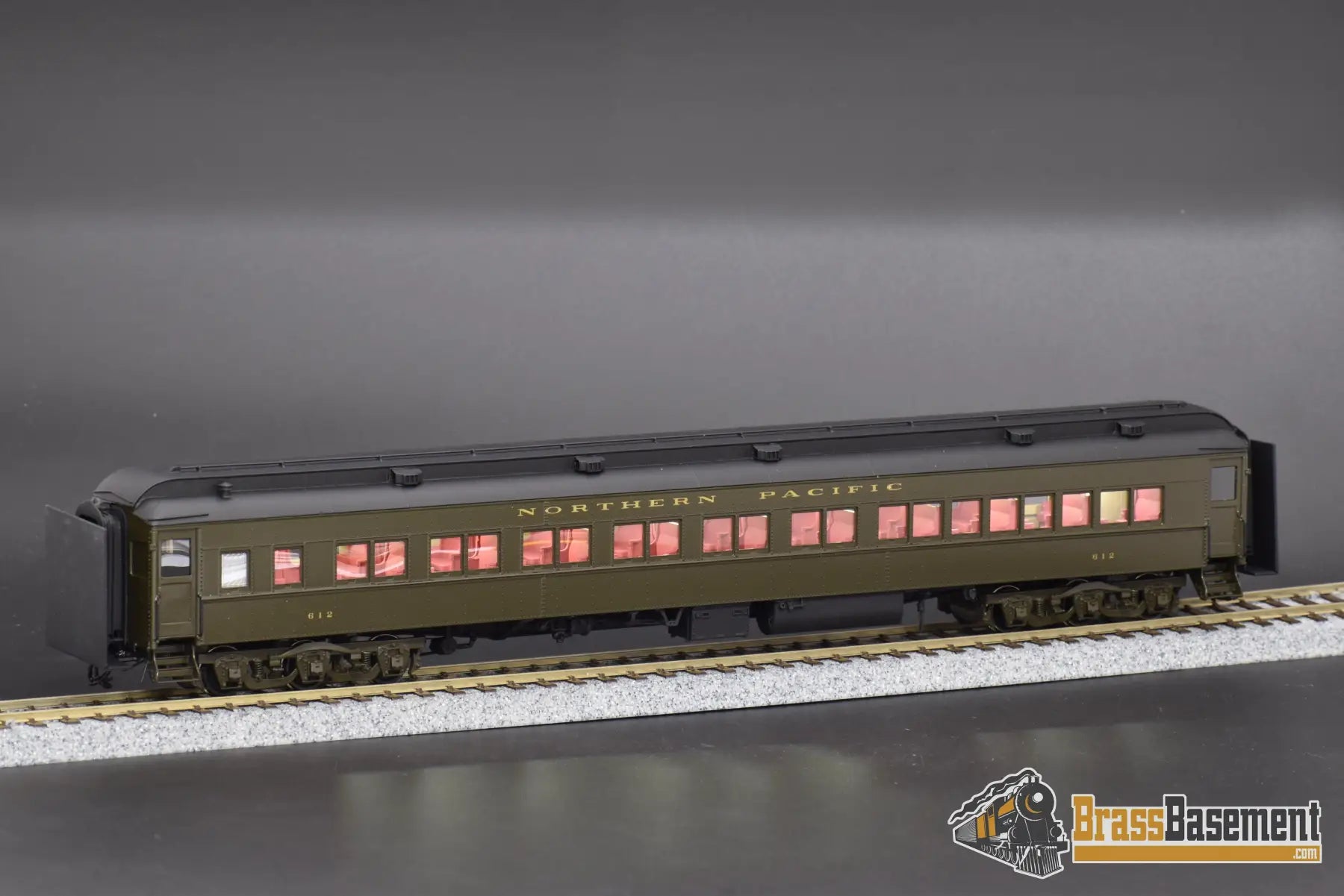 Ho Brass - Northern Pacific Coach #612 With Led Lighting And Full Interior Passenger
