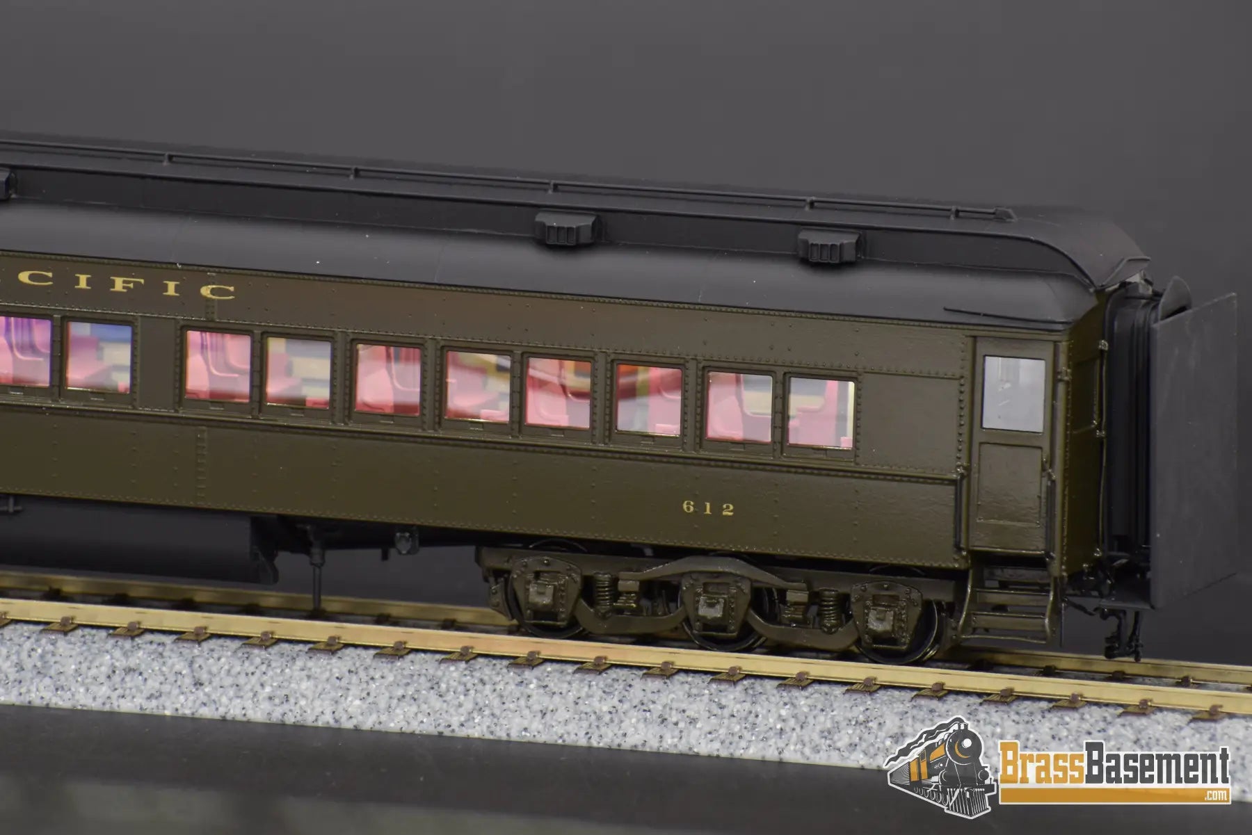 Ho Brass - Northern Pacific Coach #612 With Led Lighting And Full Interior Passenger
