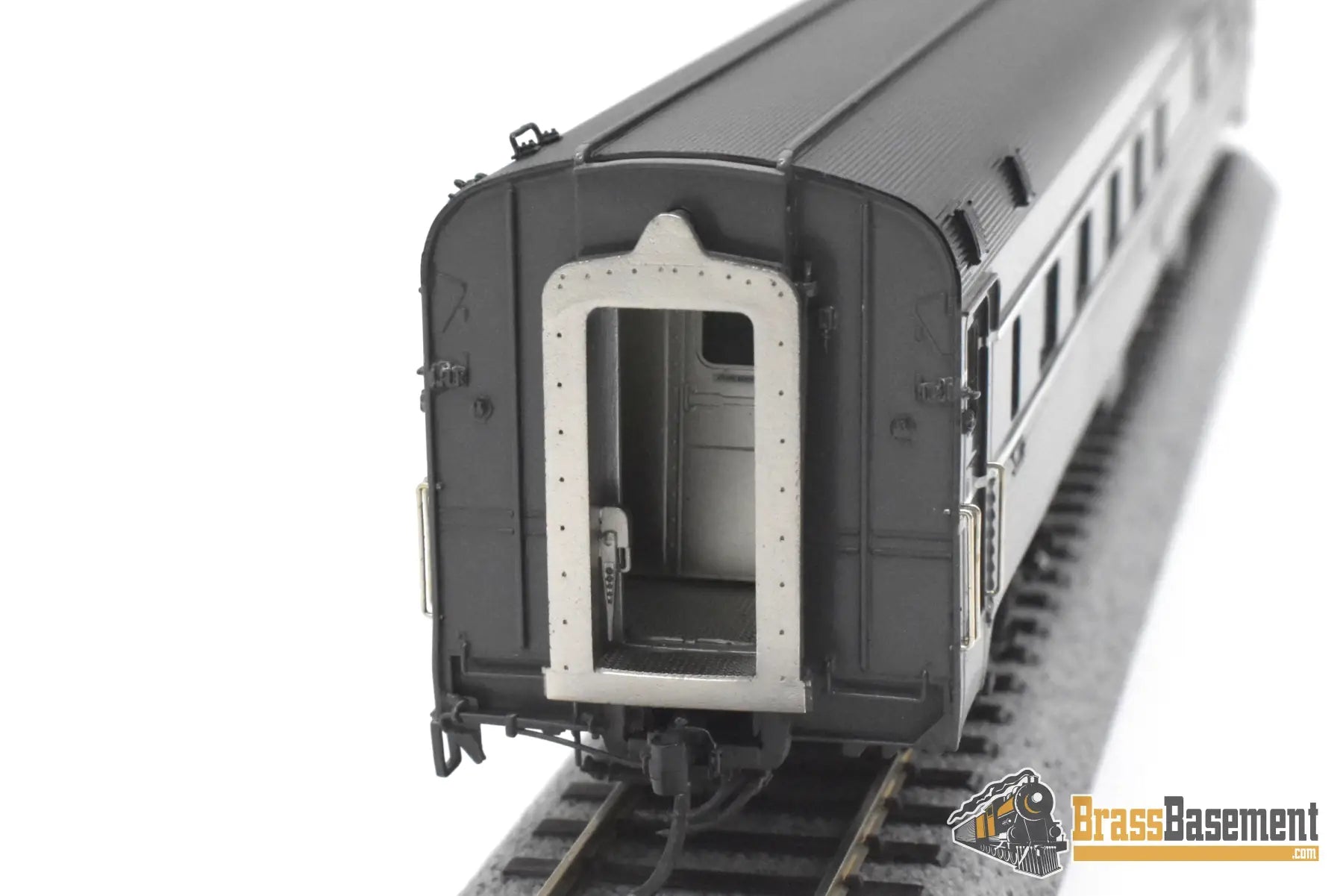 HO Brass - OMI 087040007.4 Union Pacific ‘Pacific Beach’ 10-6 Budd Sleeper - F/P 2-Tone Gray Passenger