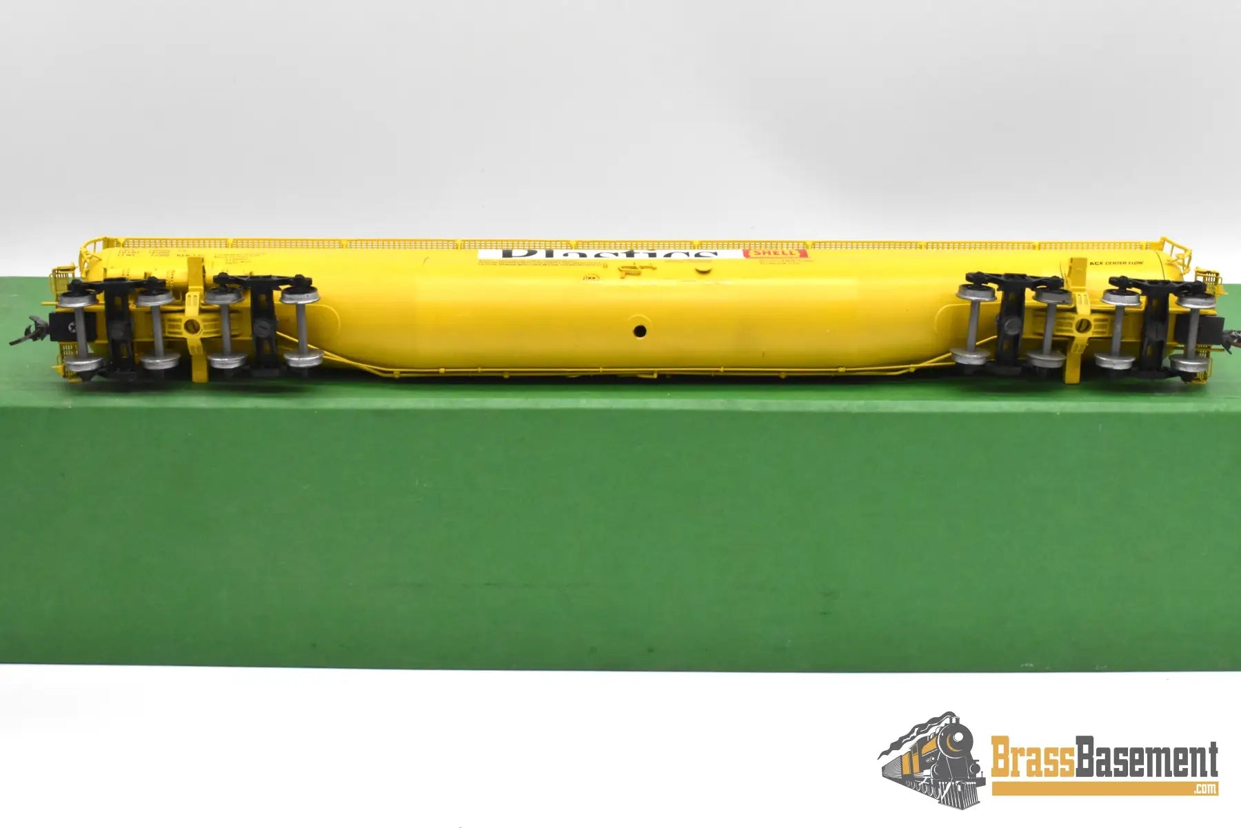 HO Brass – OMI 1352 UTLX Union Tank Car 89’ Jumbo Tank Car – Shell Plastics – Yellow Freight