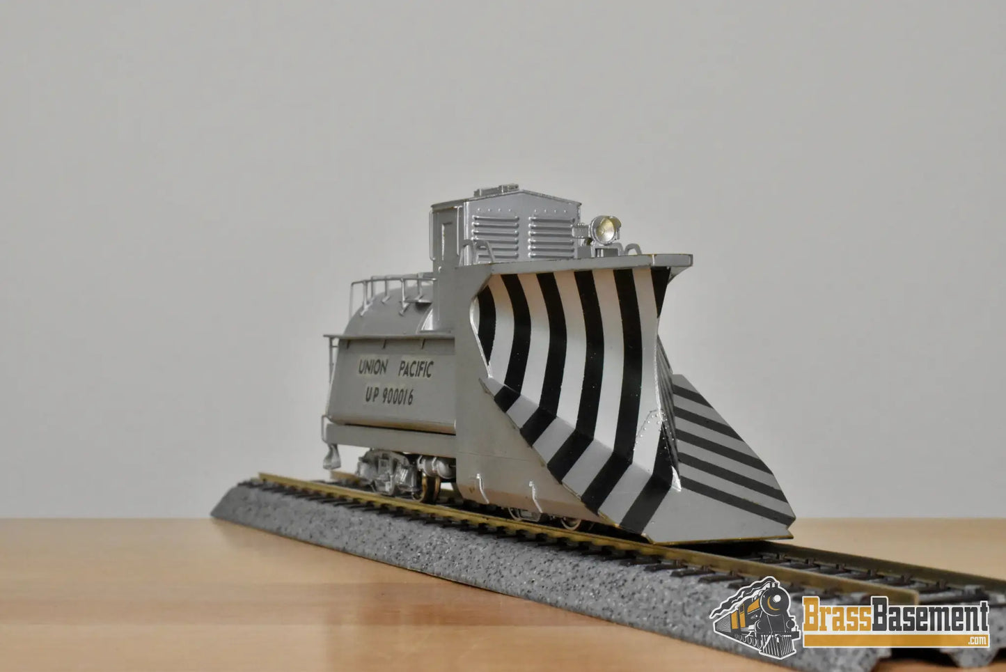 HO Brass – OMI 1385 – Union Pacific Snow Plow #900016 – Painted - Brass Maintenance-of-Way Equipment