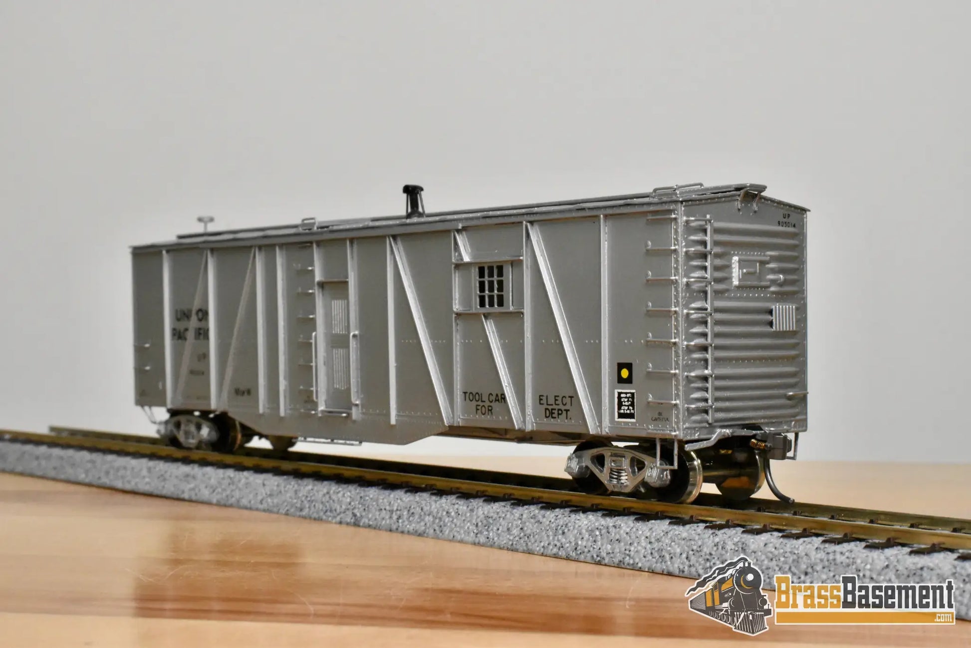 HO Brass – OMI 3008.2 – Union Pacific Tool Car #905014 – CPOMI Silver - Brass Maintenance-of-Way Car
