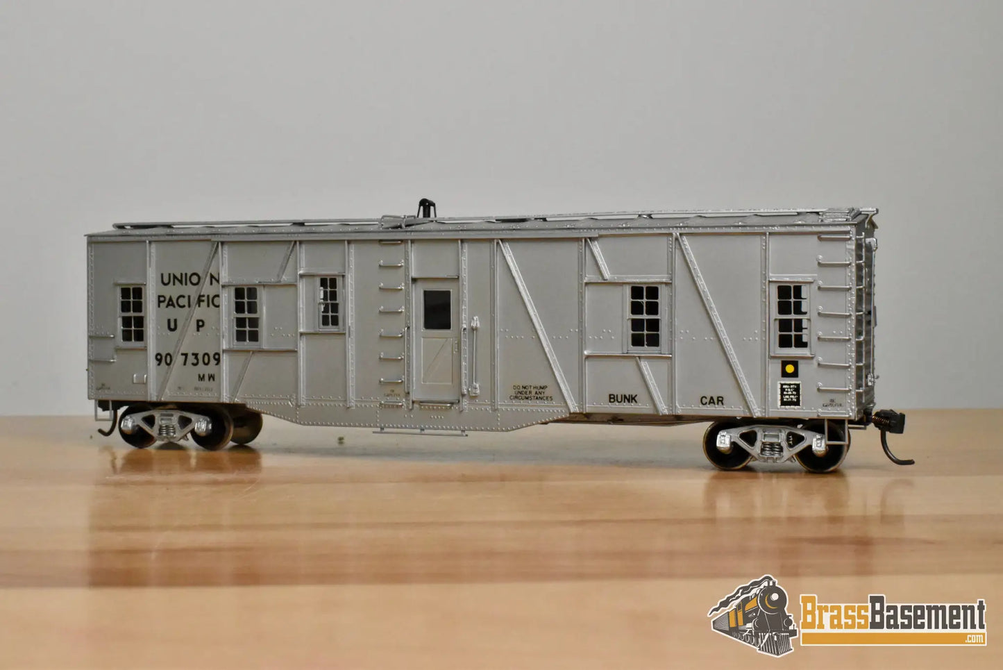 HO Brass – OMI 3009.1 – Union Pacific B&B Bunk Car #907309 – CPOMI Silver - Brass Maintenance-of-Way Car