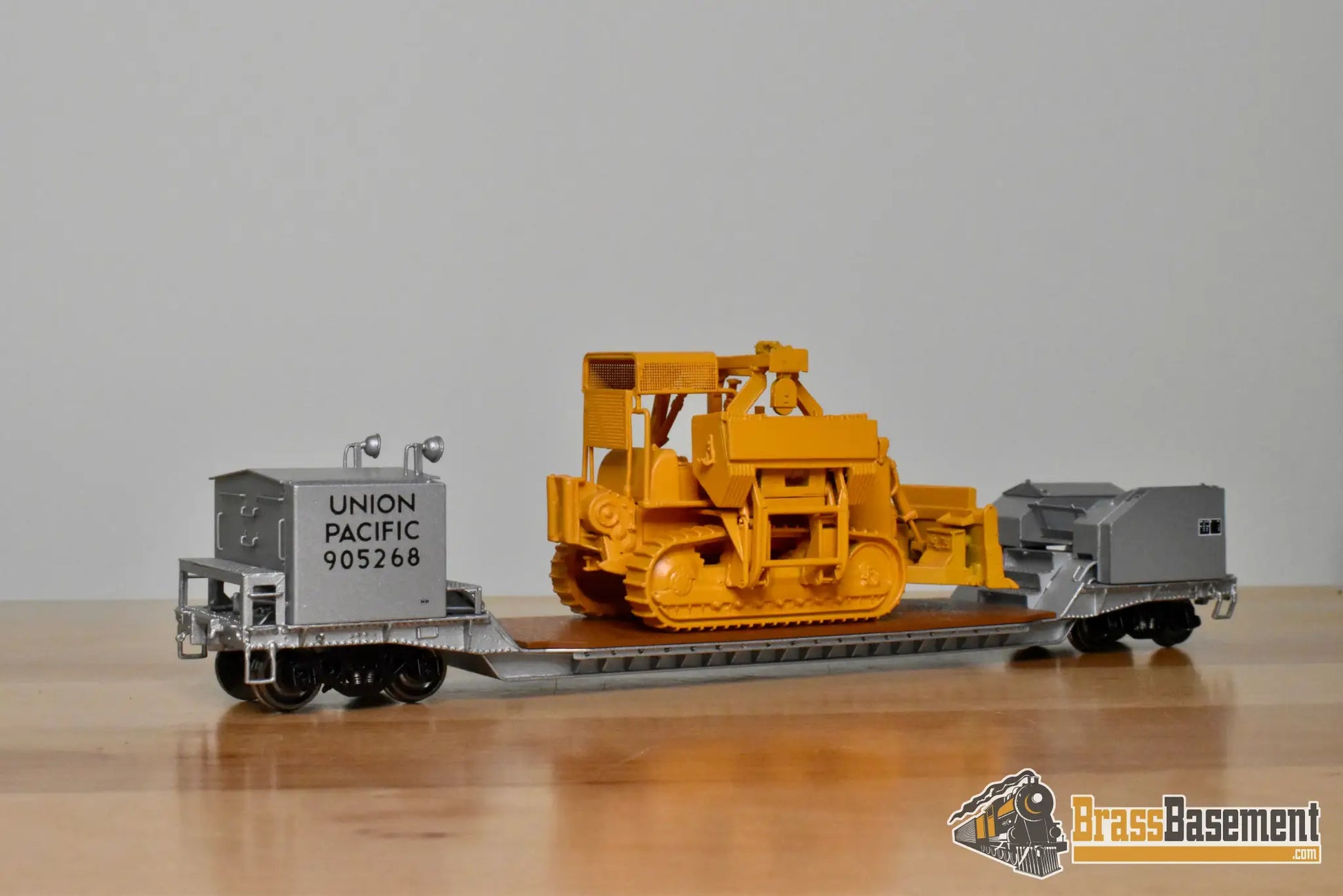 HO Brass – OMI 3321.1 – Union Pacific Depressed Flat Car #905268 w/ Bulldozer – Factory Painted - Brass Freight Car