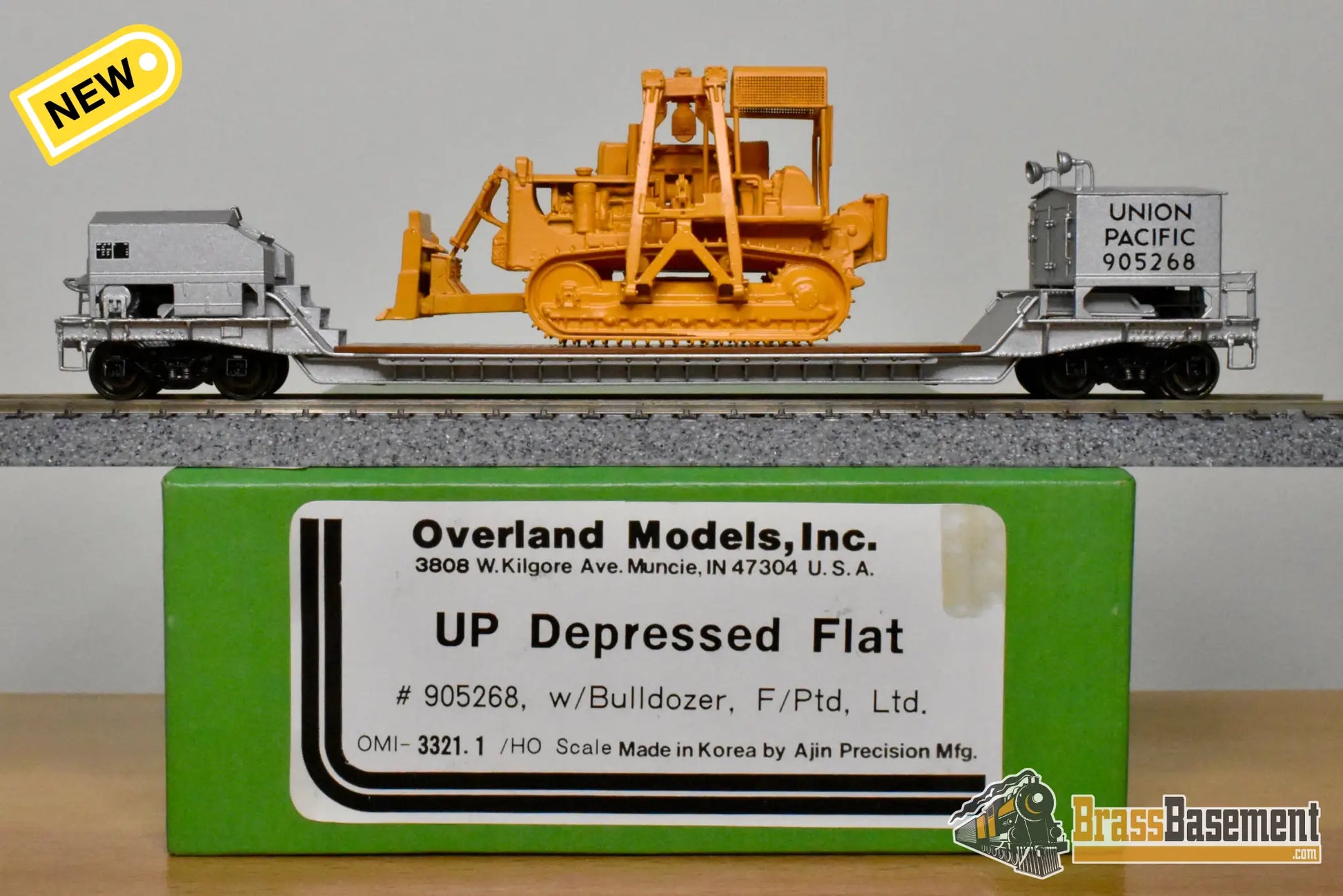 HO Brass – OMI 3321.1 – Union Pacific Depressed Flat Car #905268 w/ Bulldozer – Factory Painted - Brass Freight Car