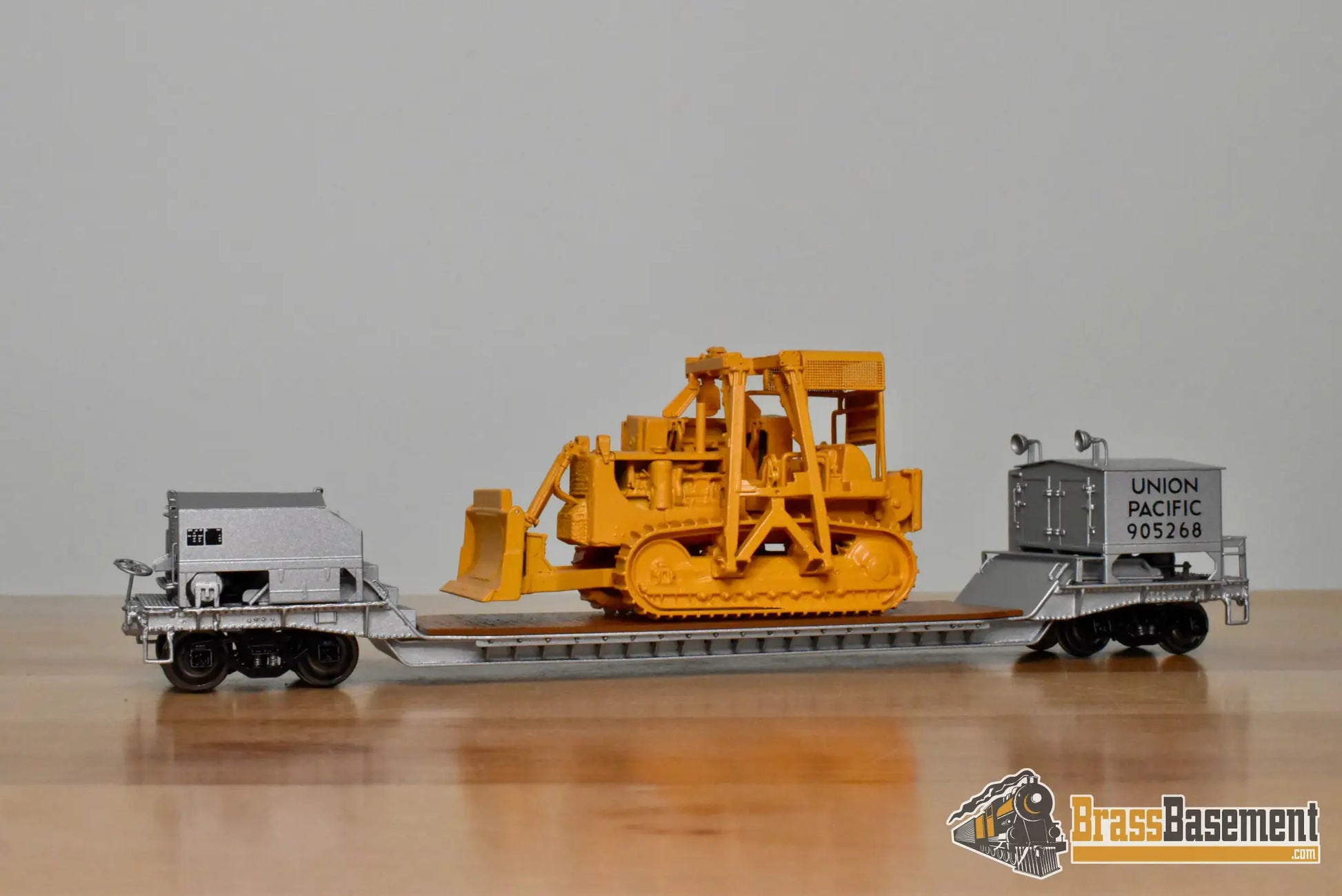 HO Brass – OMI 3321.1 – Union Pacific Depressed Flat Car #905268 w/ Bulldozer – Factory Painted - Brass Freight Car