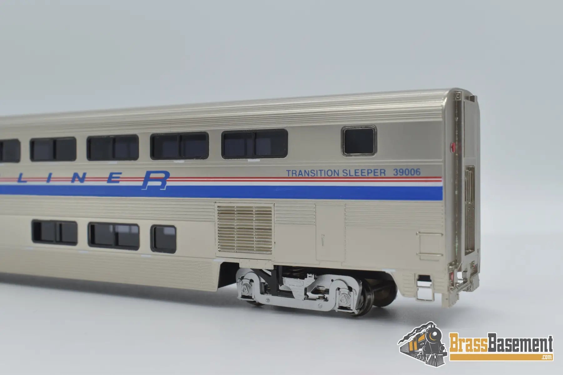 Ho Brass - Omi 3335.1 Amtrak Superliner Ii Transition Sleeper #39006 Factory Paint Passenger