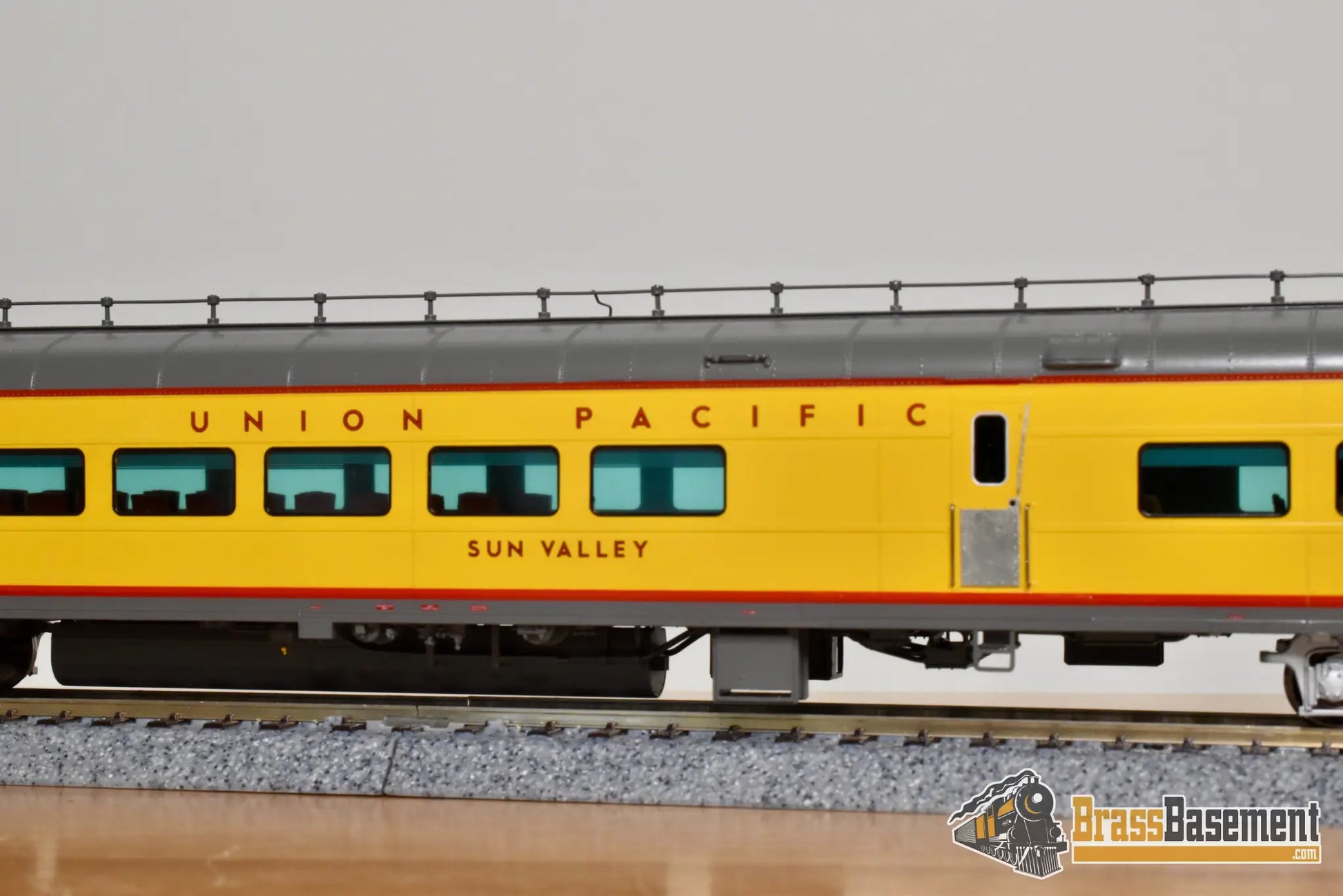 HO Brass - OMI 3428.1 Union Pacific UP ‘Sun Valley’ Lounge Car #6203 - F/P Mint Passenger
