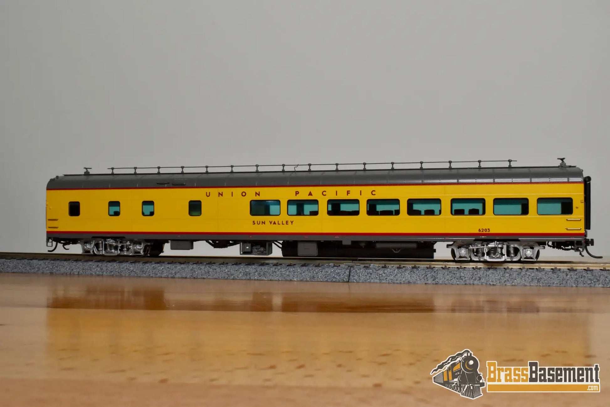 HO Brass - OMI 3428.1 Union Pacific UP ‘Sun Valley’ Lounge Car #6203 - F/P Mint Passenger