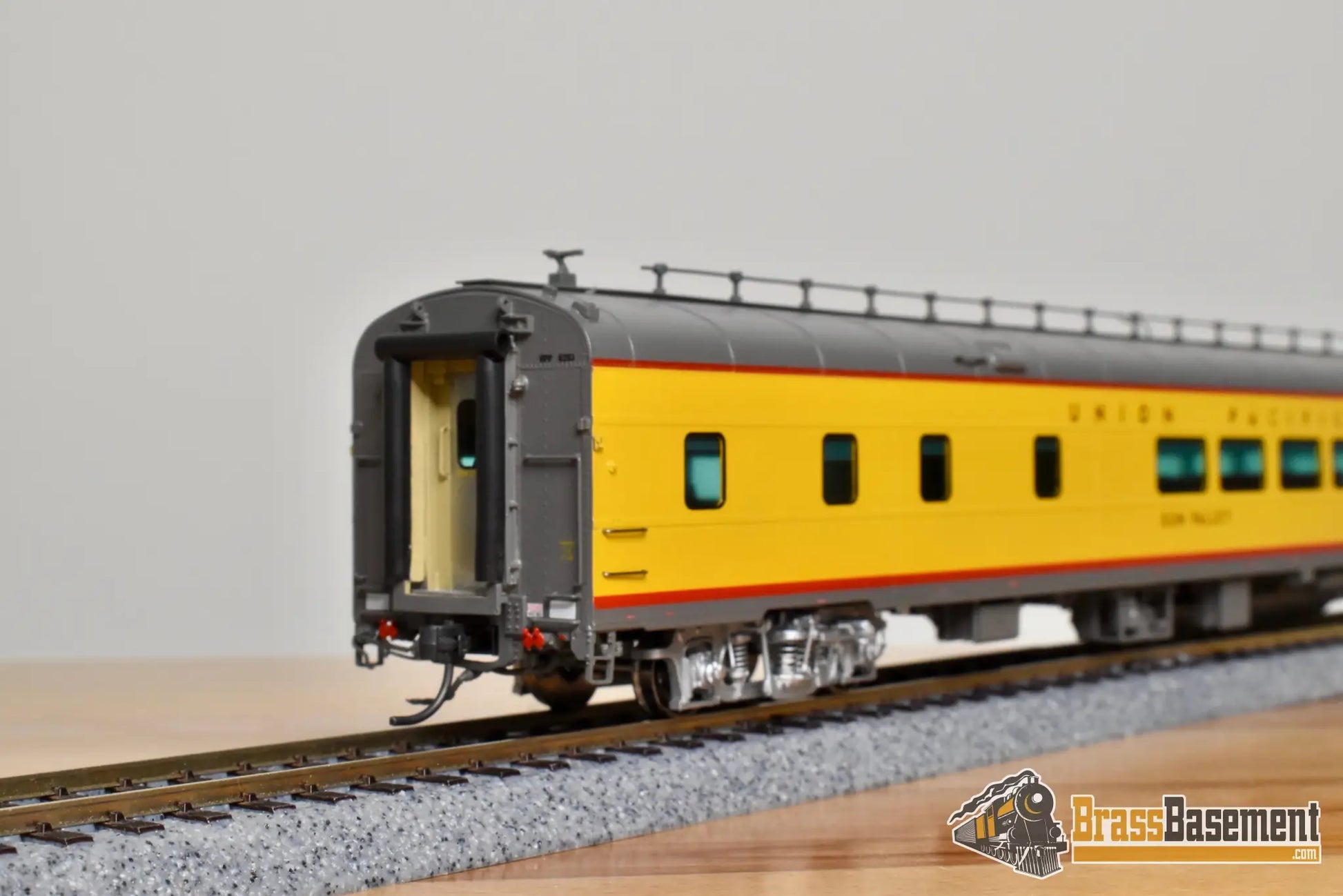 HO Brass - OMI 3428.1 Union Pacific UP ‘Sun Valley’ Lounge Car #6203 - F/P Mint Passenger