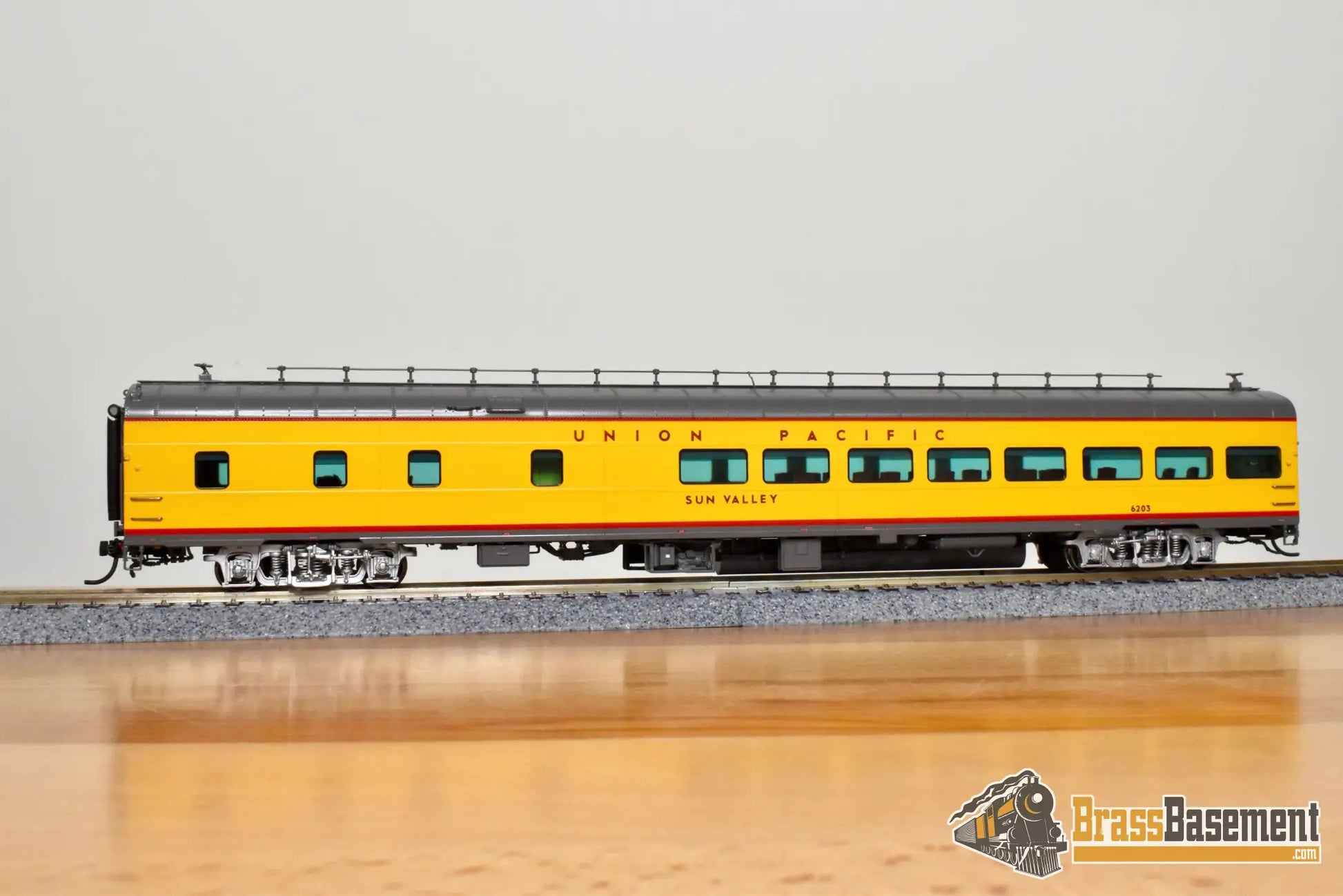 HO Brass - OMI 3428.1 Union Pacific UP ‘Sun Valley’ Lounge Car #6203 - F/P Mint Passenger