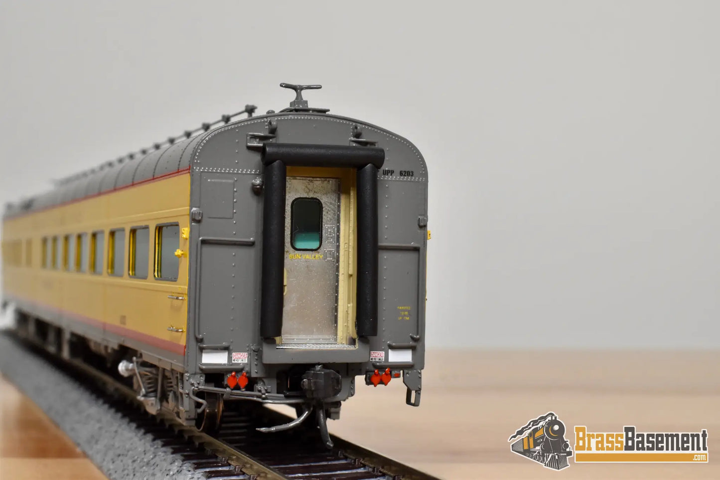 HO Brass - OMI 3428.1 Union Pacific UP ‘Sun Valley’ Lounge Car #6203 - F/P Mint Passenger
