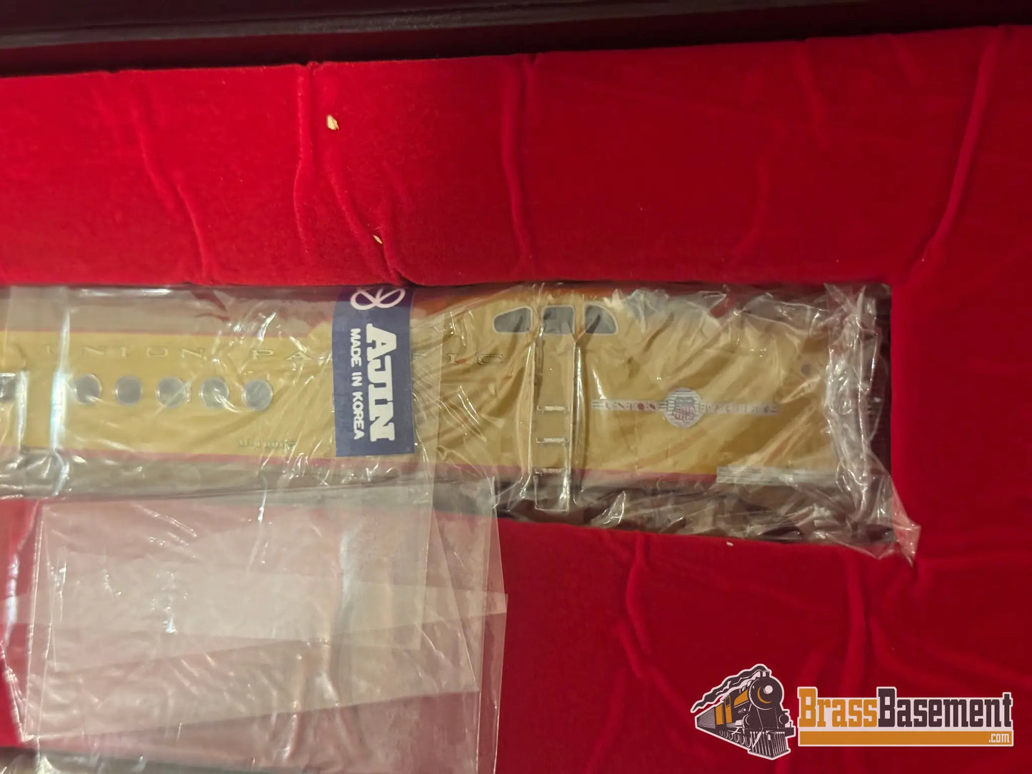 HO Brass - OMI 5548.1 & 3278.1 Union Pacific M-10005 Full Set - 2 Engines and 10 Car Set - FP Ajin